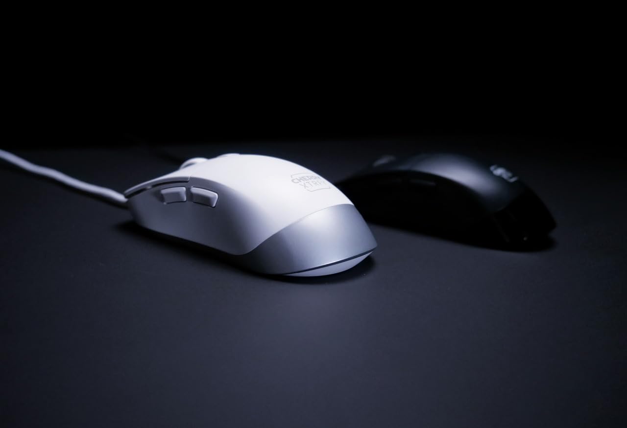 CHERRY XTRFY M50, Leichte Kabelgebundene Gaming-Maus, Ergonomische Form für Optimalen Komfort und Kontrolle, 5 On-Board-Profile, USB-A Anschluss, Weiß