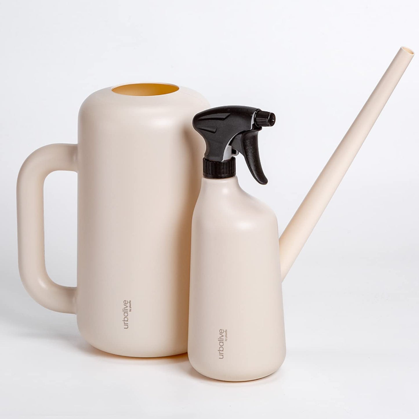Plastia Gießkanne klein für den Zimmerpflanzen 1,8 L - Blumengießkanne aus recyceltem Kunststoff - Giesskanne mit langem Ausgießer für einfache Bewässerung, Elfenbein