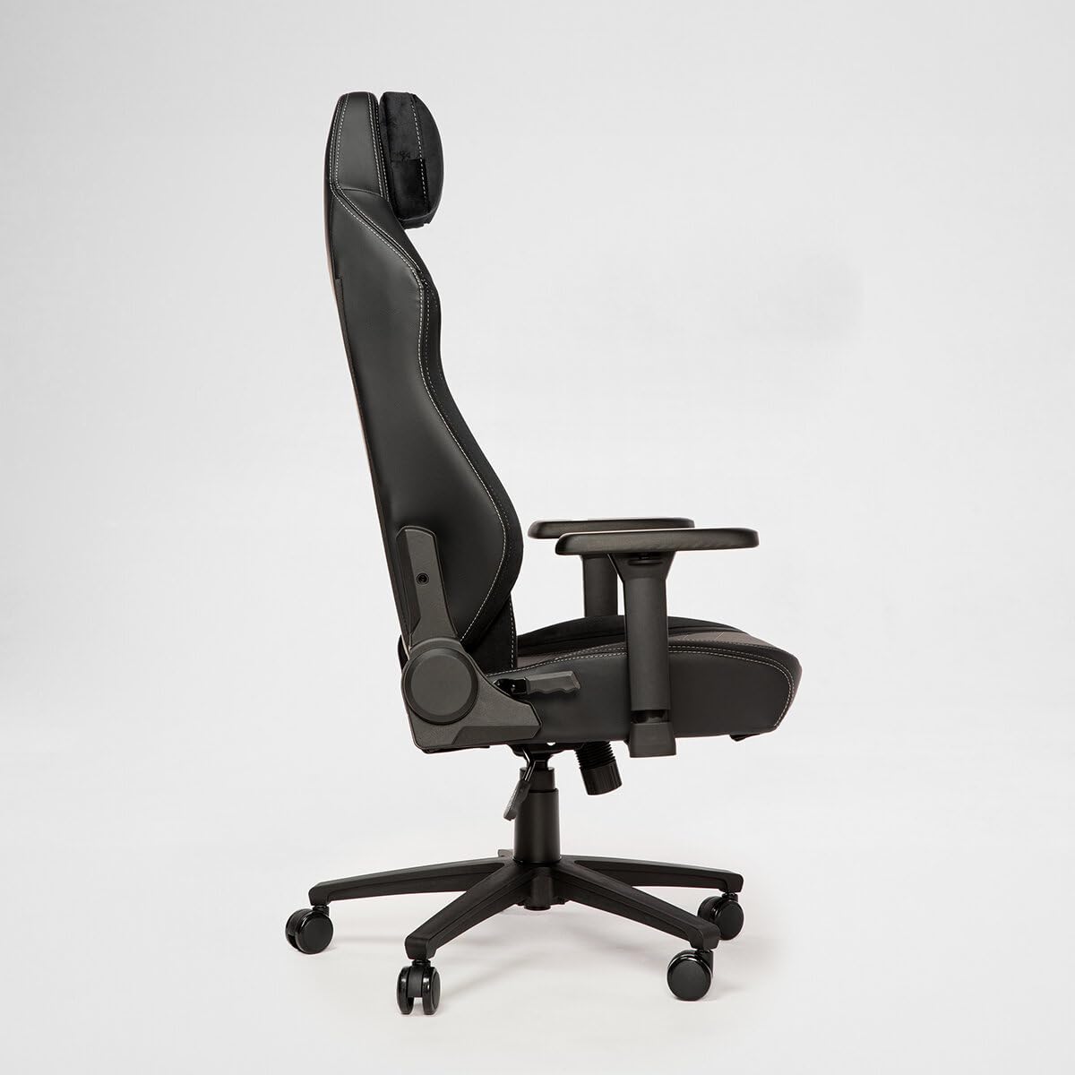 PARADOX - Gaming Stuhl - Schreibtischstuhl Ergonomisch - Verstellbare Armlehnen und Rückenlehne, Liegefunktion, Kissen, 125 kg Belastbar - Vanguard Crimson Arovs, Schwarz, Rot, Pfeil-Muster