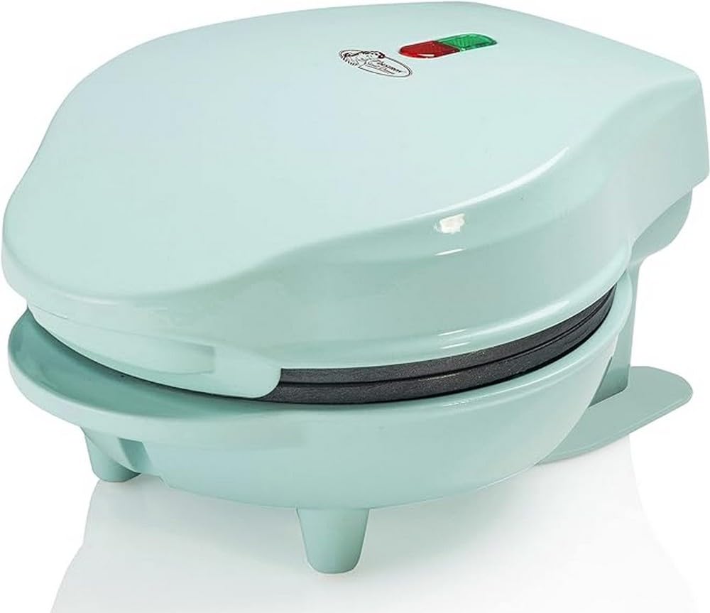 Bestron Mini-Waffeleisen für klassische Waffeln, kleiner Waffelmaker mit Antihaftbeschichtung, für Kindergeburtstage, Familienfeiern, Ostern oder Weihnachten, Retro Design, 550 Watt, Farbe: Rosa