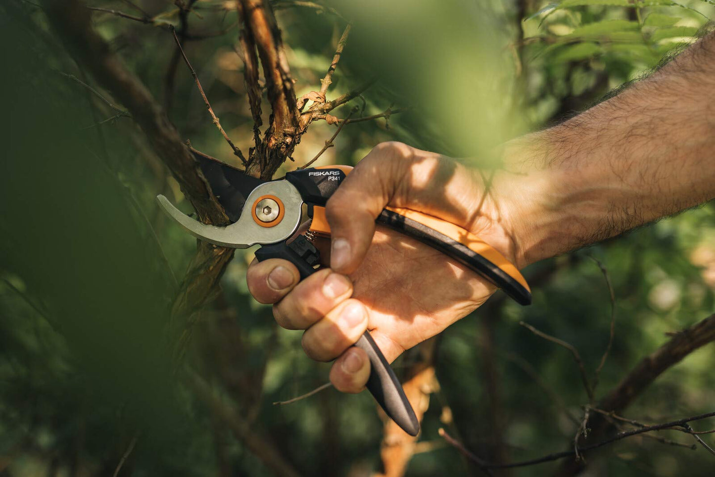 Fiskars Bypass-Gartenschere für frische Äste und Zweige, Antihaftbeschichtet, Hochwertige Stahl-Klingen, Länge: 20 cm, Schwarz/Orange, SingleStep