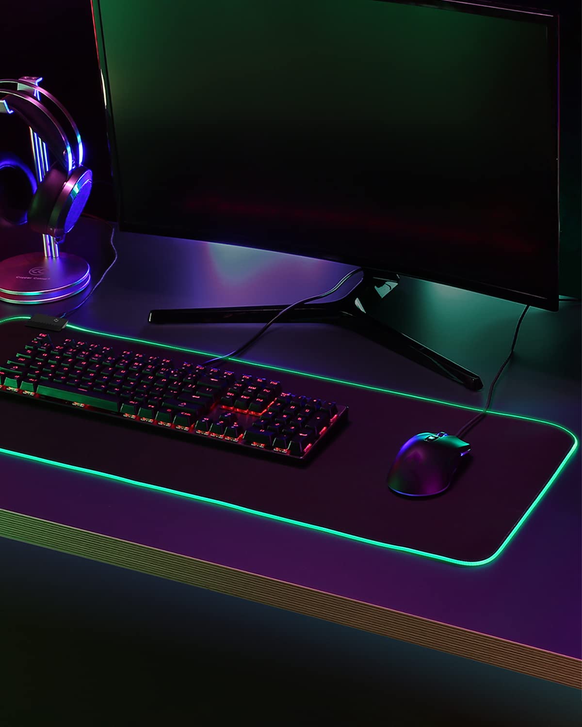 EASEMO Gaming Mauspad, RGB Mousepad, XXL groß (900 x 400 x 4 mm) mit 7 LED-Farben, 11 Beleuchtungsmodi, und wasserdichter Stoffoberfläche, rutschfeste Gummiunterseite für PC, Laptop, Tastatur