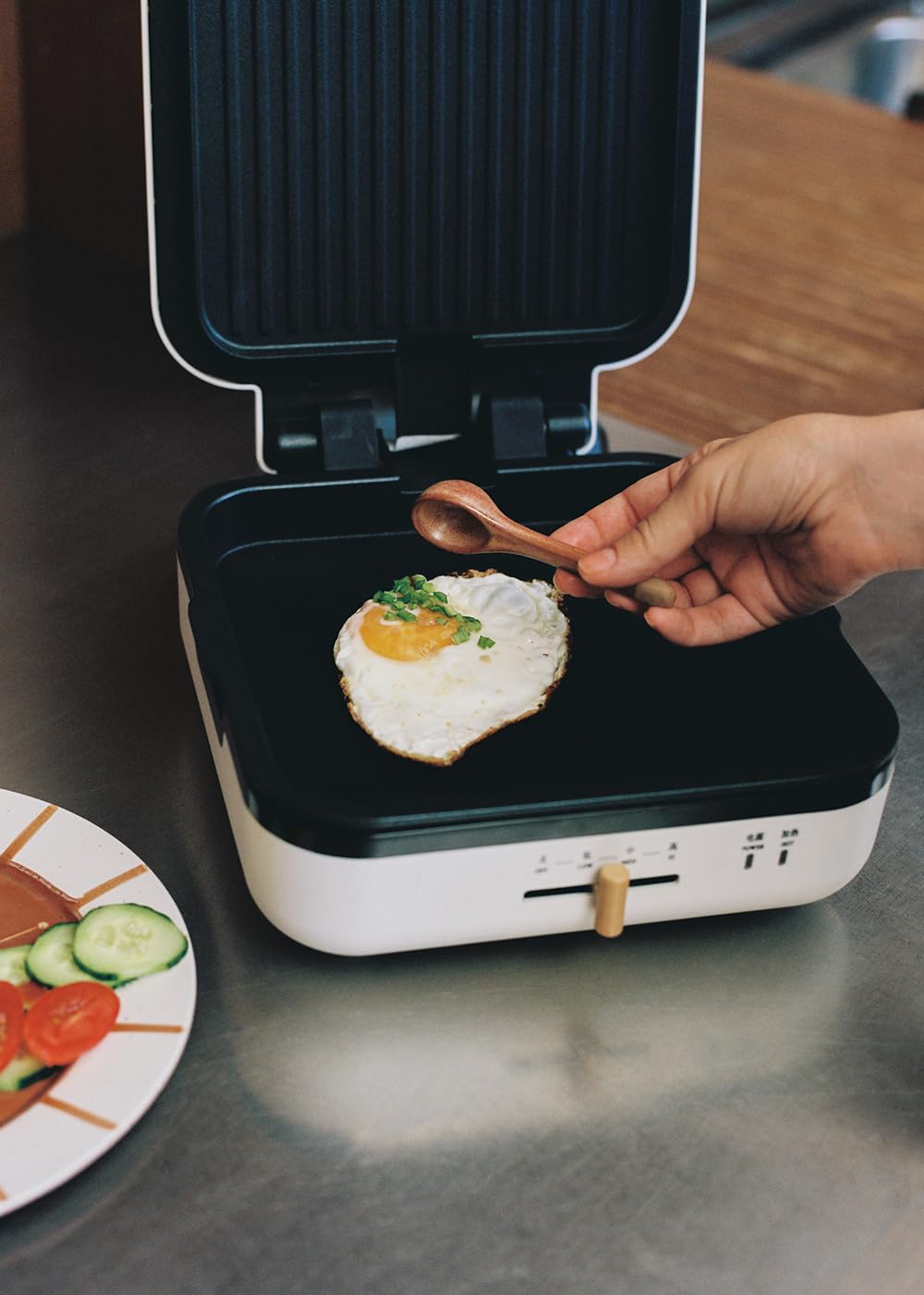 CREATE/STONE STUDIO/Sandwichmaker und Waffeleisen in Rosa-Barbie / 2 austauschbare Antihaftplatten, 1 Scheibe, 100º Offnung, BPA-frei, 105º Öffnung, Cool-Touch-Griff, 600W
