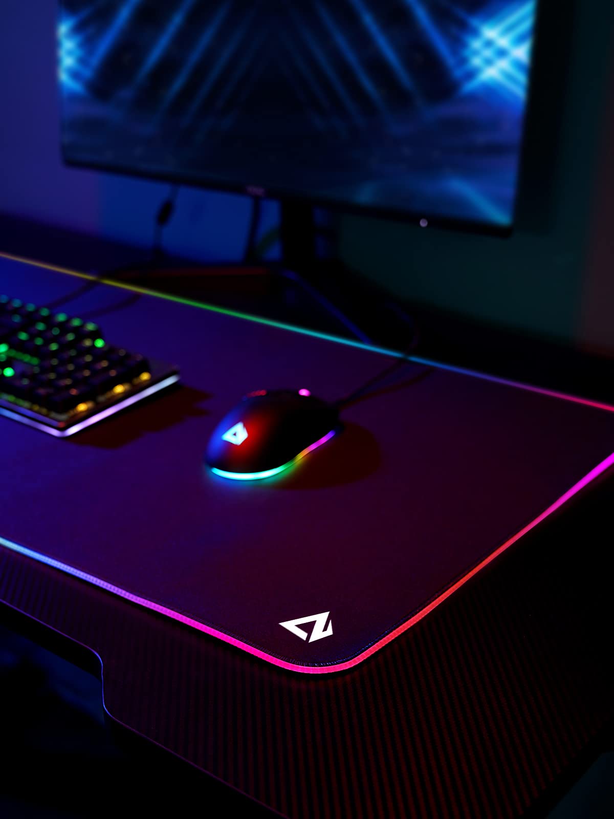 EASEMO Gaming Mauspad, RGB Mousepad, XXL groß (900 x 400 x 4 mm) mit 7 LED-Farben, 11 Beleuchtungsmodi, und wasserdichter Stoffoberfläche, rutschfeste Gummiunterseite für PC, Laptop, Tastatur