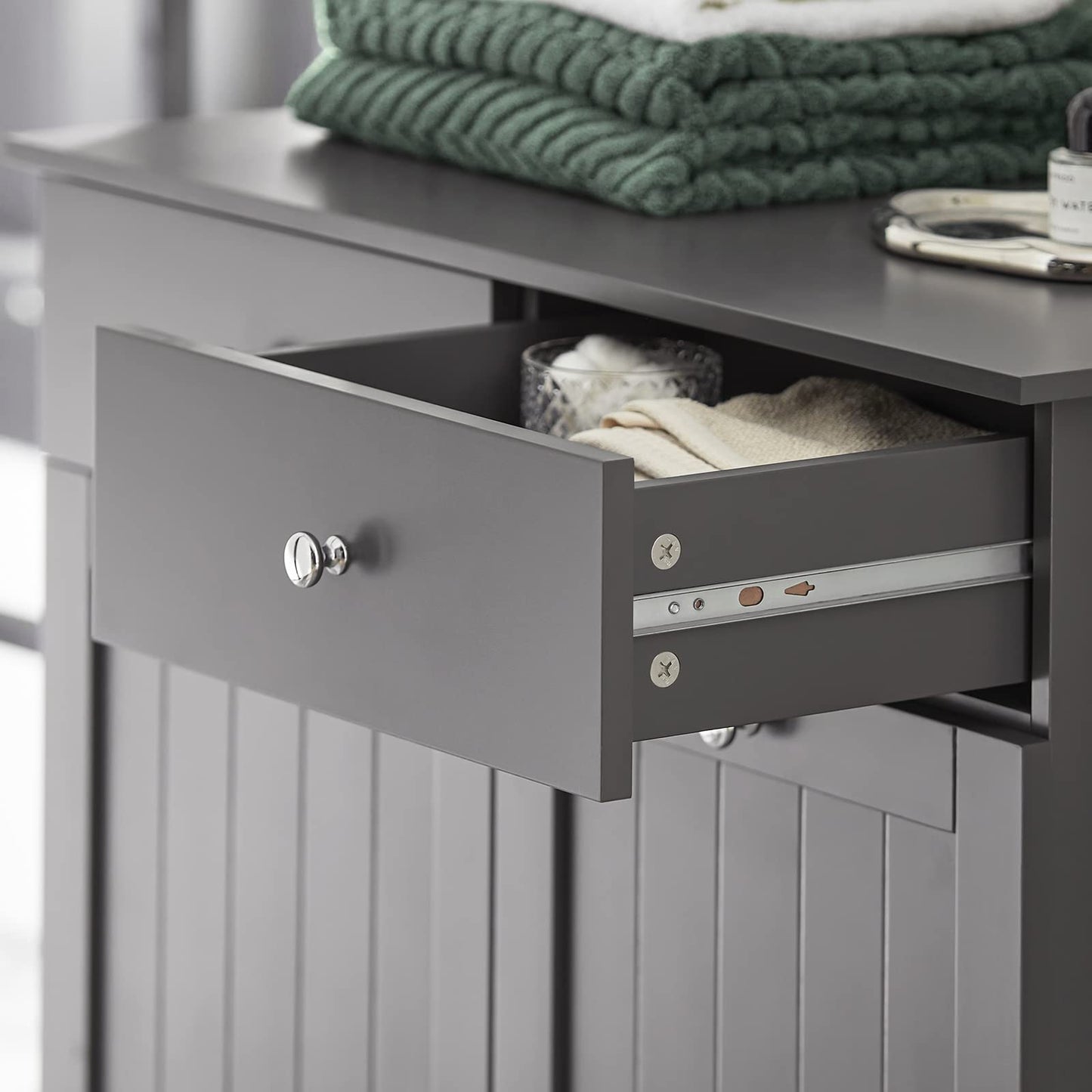 SoBuy Badezimmerschrank mit Wäschekorb Schmaler Badschrank Hoch Badregal Stehend mit 6 Ablagen und 2 Schubladen Wäscheschrank Schmal für Badezimmer Nische Weiß 60x37x171 cm BZR104-W