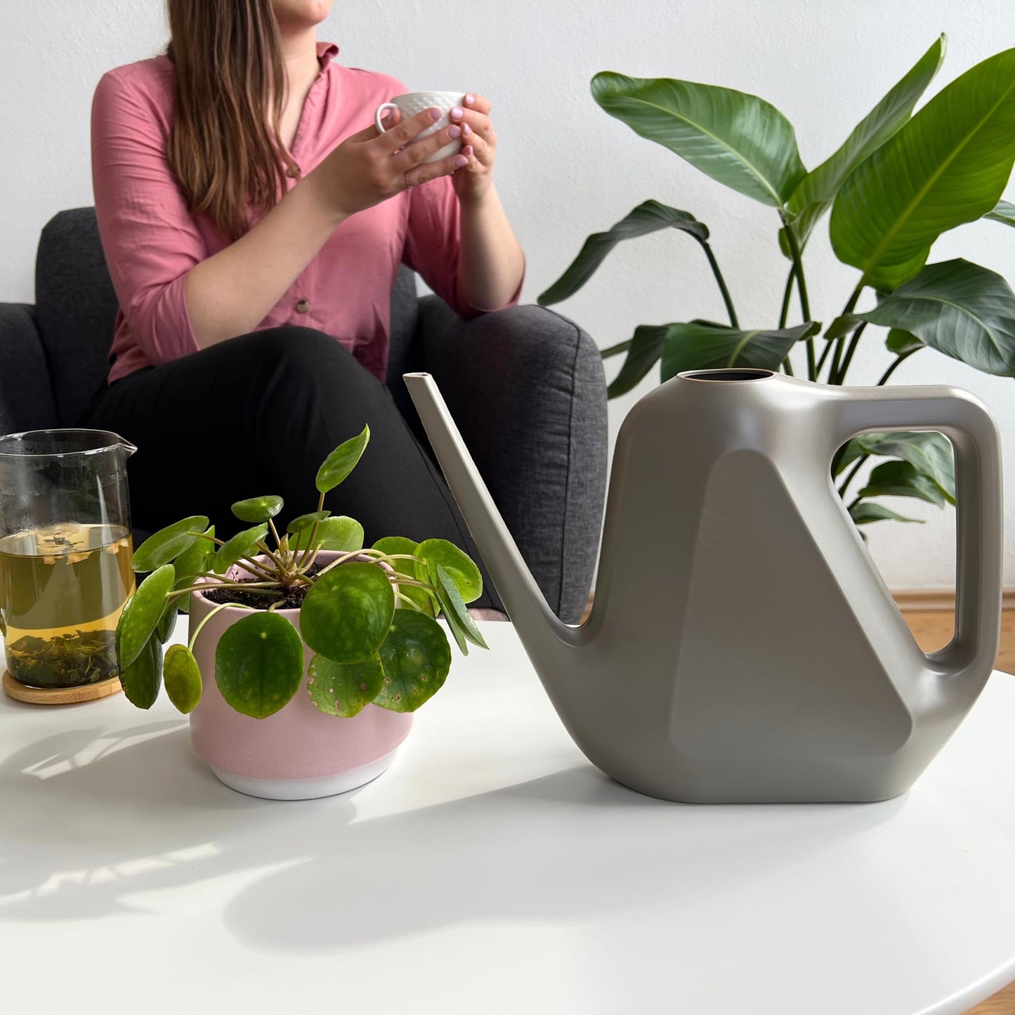 Plastia Gießkanne Klein für den Zimmerpflanzen 1,6 L - Blumengießkanne aus Recyceltem Kunststoff - Giesskanne mit Langem Ausgießer für Einfache Bewässerung, Grün