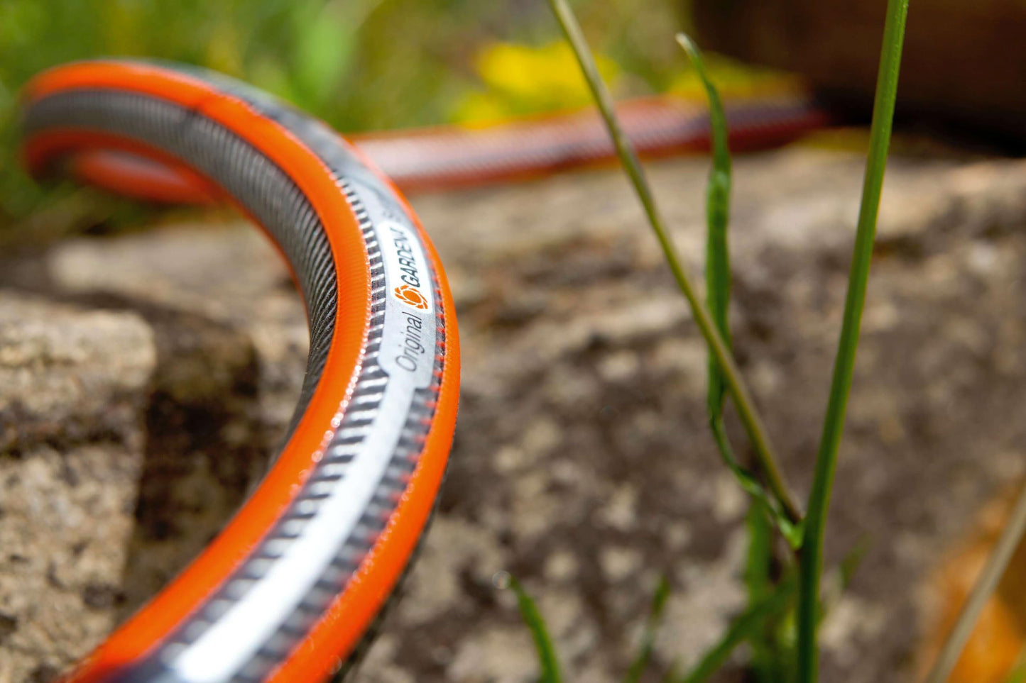 Gardena Premium SuperFLEX Schlauch 13 mm (1/2 Zoll), 30 m: Gartenschlauch mit Power-Grip-Profil, 35 bar Berstdruck, hochflexibel, formstabil, UV-beständig (18096-20) schwarz