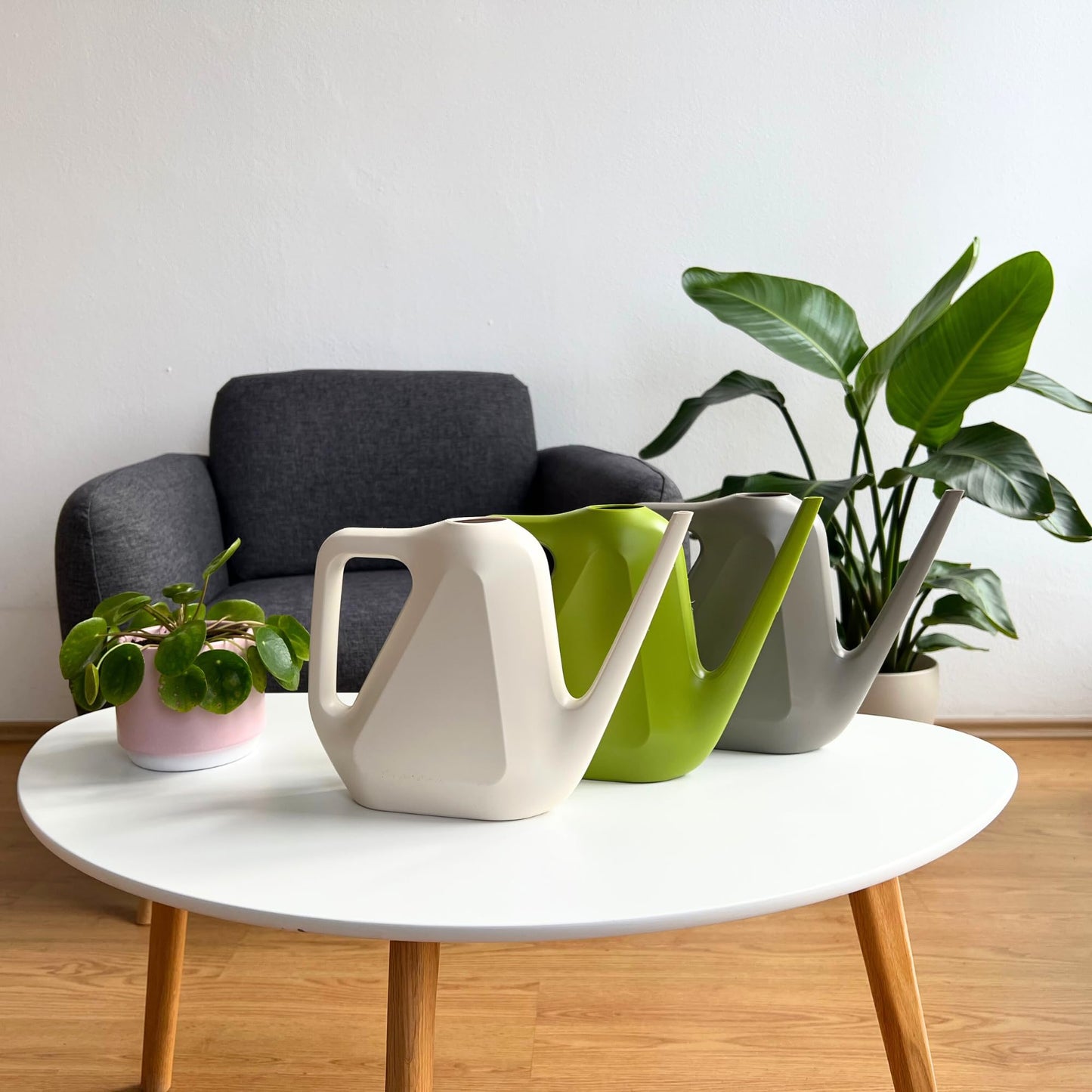 Plastia Gießkanne Klein für den Zimmerpflanzen 1,6 L - Blumengießkanne aus Recyceltem Kunststoff - Giesskanne mit Langem Ausgießer für Einfache Bewässerung, Grün