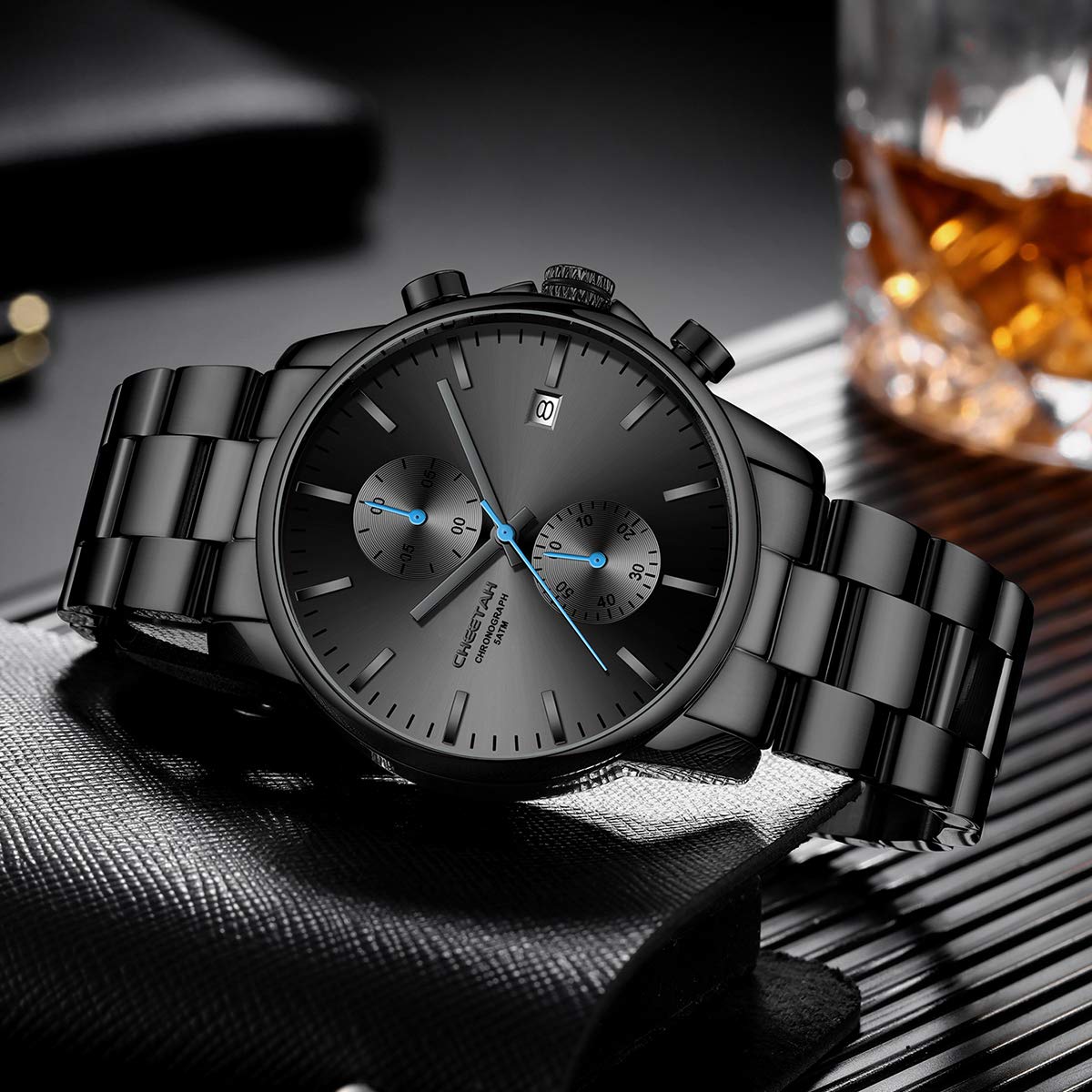 Herrenuhren mit lässiger wasserdichter Chronographen Quarzuhr aus Edelstahl und Metall, Auto Date in farbenfrohen Zeigern