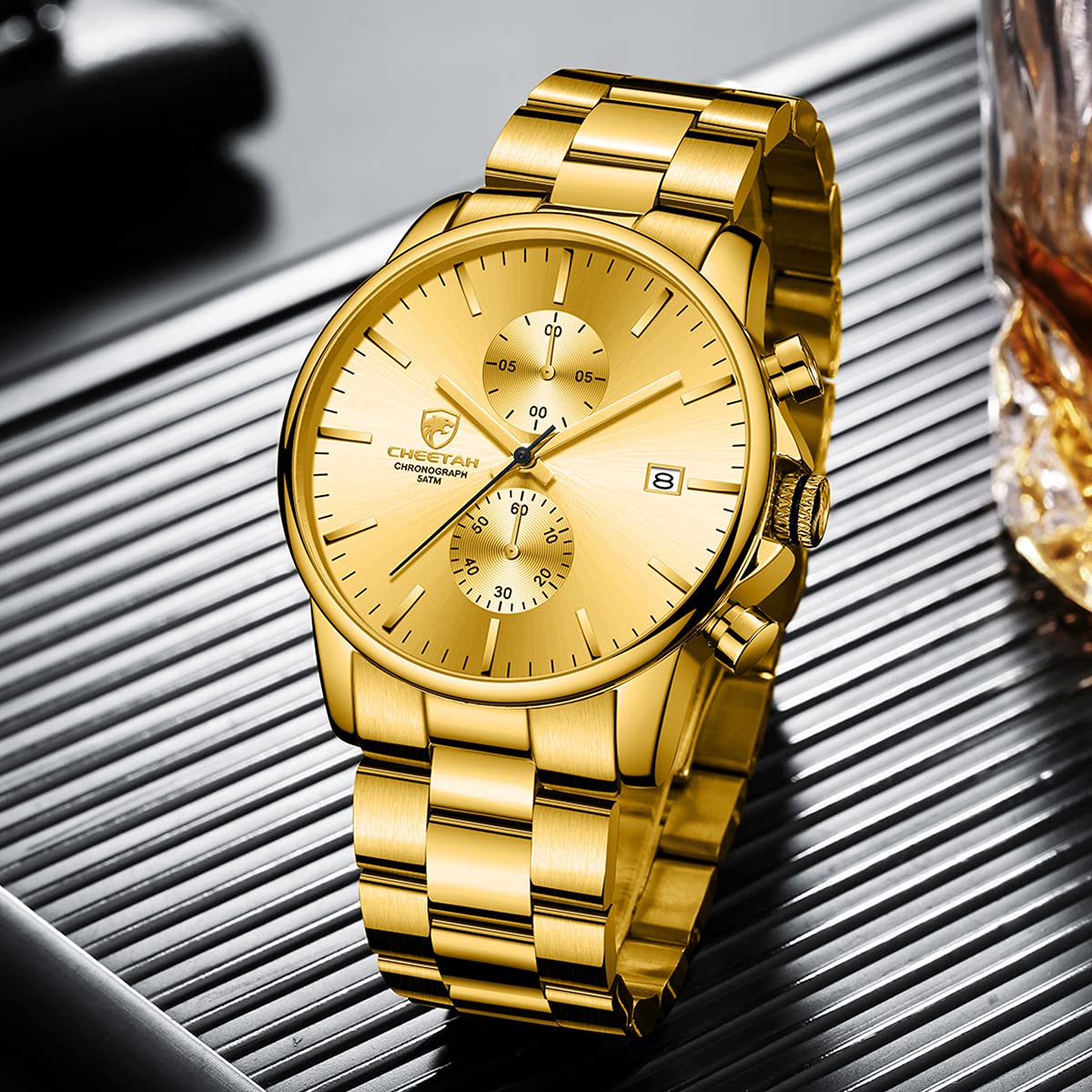 Herrenuhren mit lässiger wasserdichter Chronographen Quarzuhr aus Edelstahl und Metall, Auto Date in farbenfrohen Zeigern