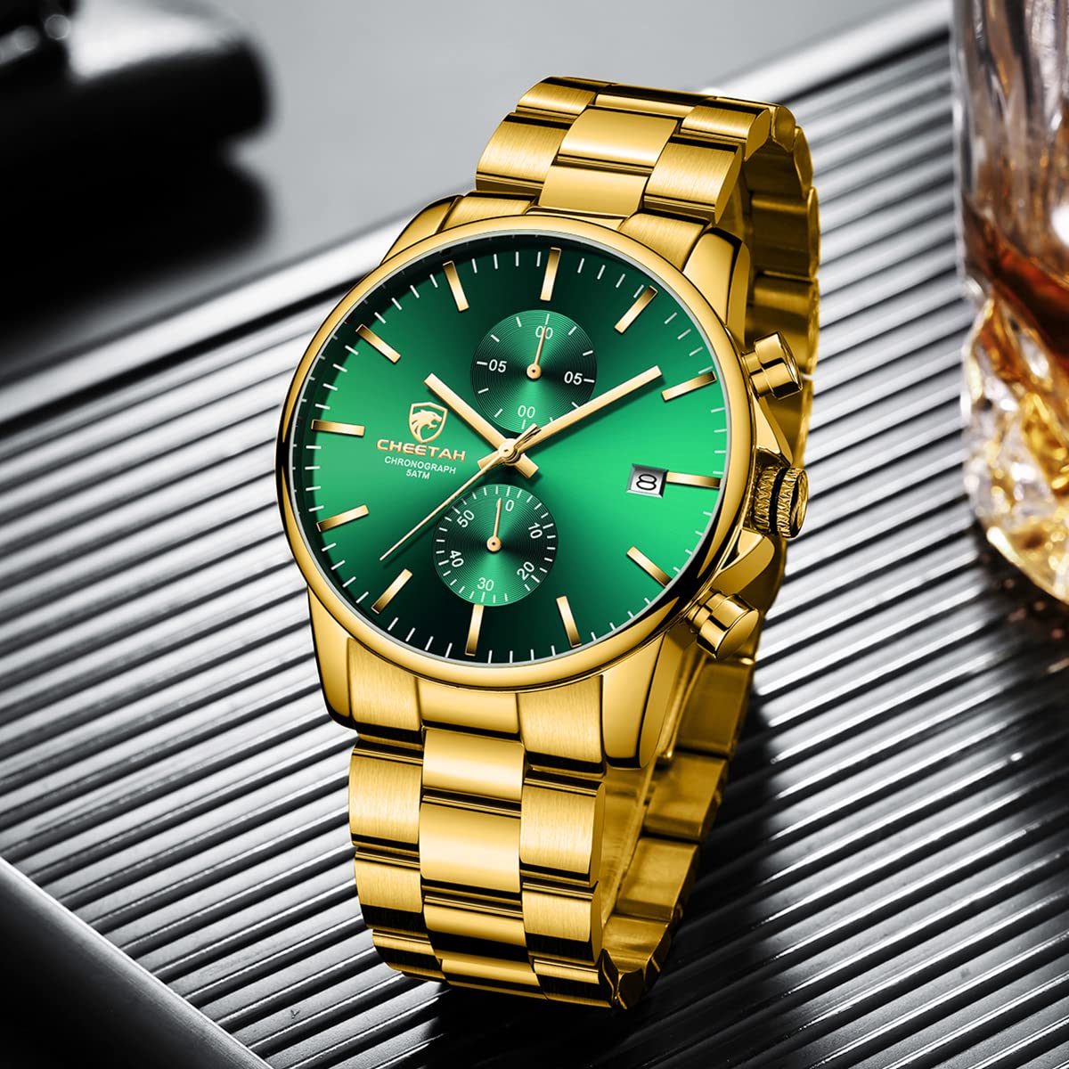 Herrenuhren mit lässiger wasserdichter Chronographen Quarzuhr aus Edelstahl und Metall, Auto Date in farbenfrohen Zeigern