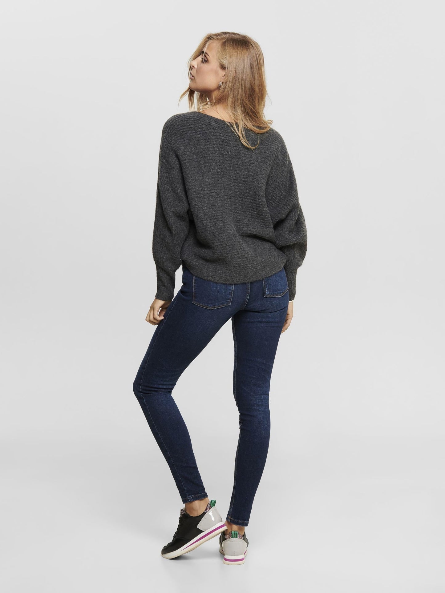 ONLY Women’s Onldaniella Knit Sweater – Soft, Stylish & Timeless Pullover