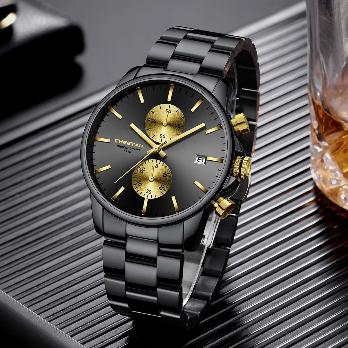 Herrenuhren mit lässiger wasserdichter Chronographen Quarzuhr aus Edelstahl und Metall, Auto Date in farbenfrohen Zeigern