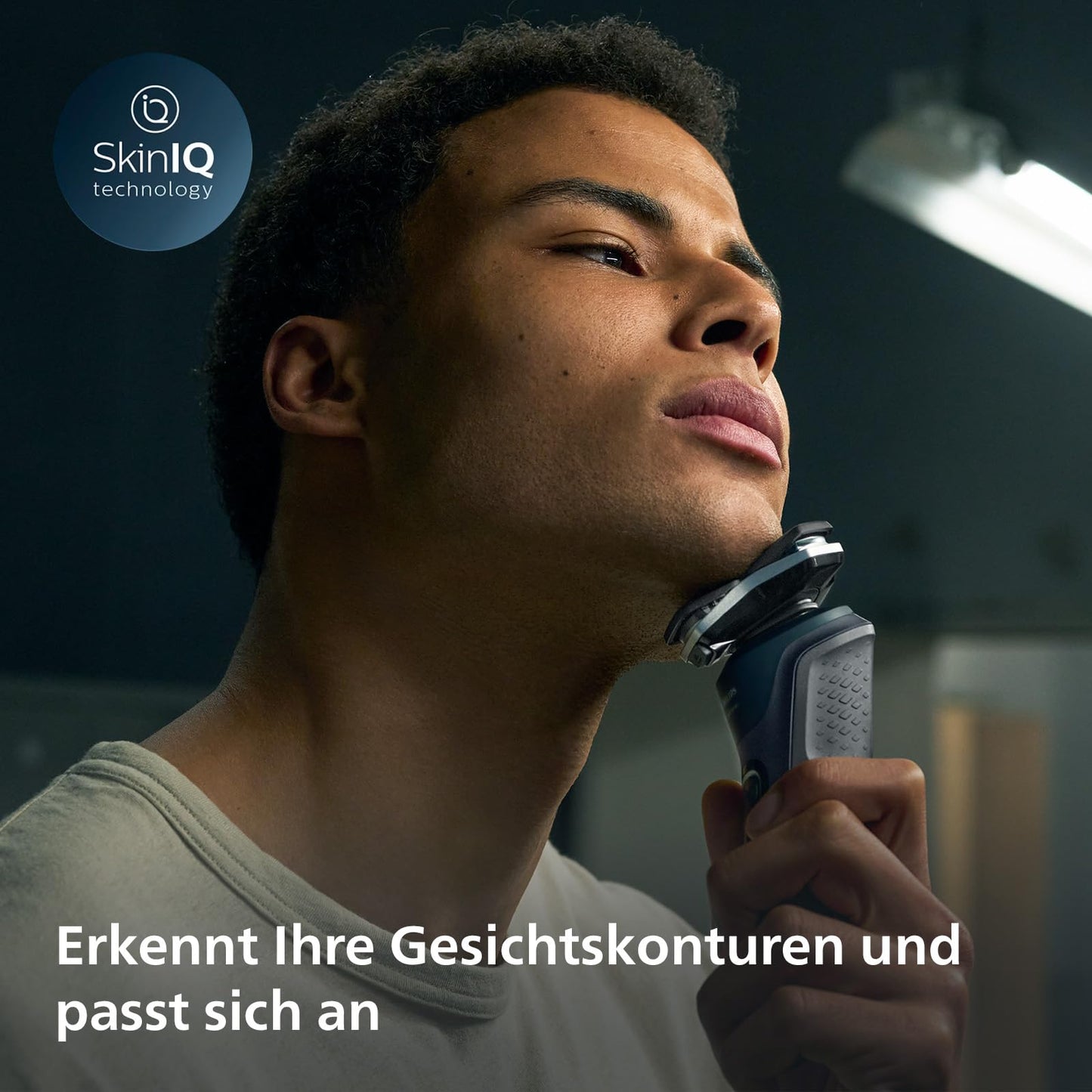 Philips Shaver Series 5000 – Elektrischer Nass- und Trockenrasierer für Herren mit ausklappbarem Trimmer, Reinigungsstation, Reinigungskartusche & Reiseetui (Modell S5898/50)