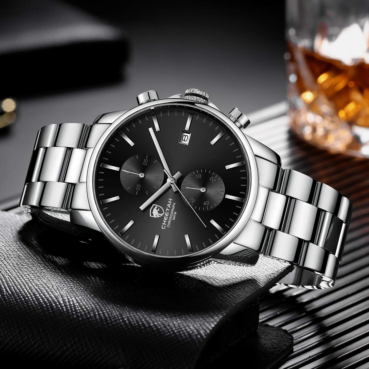 Herrenuhren mit lässiger wasserdichter Chronographen Quarzuhr aus Edelstahl und Metall, Auto Date in farbenfrohen Zeigern