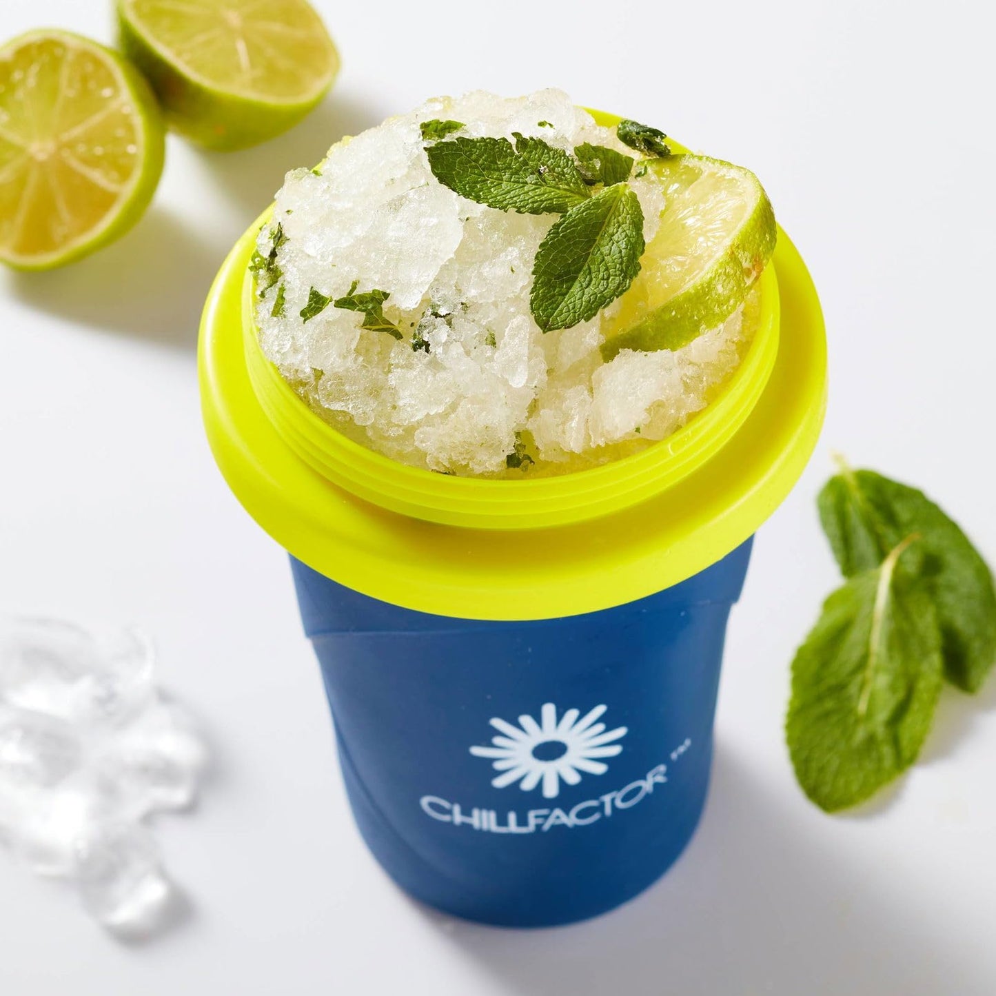 Magic Freez Slushy Maker – Tragbarer Slushy Becher aus Silikon mit 2-in-1 Strohhalm und Löffel – Slush Ice Maker für erfrischende Slushies – Slushi Cup zum Slush Eis selbermachen – 370ml