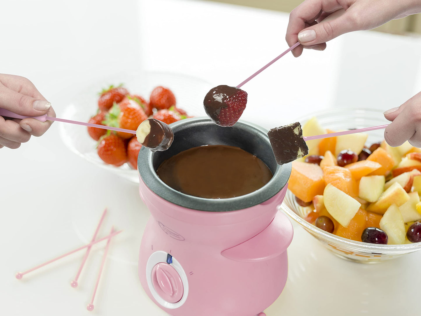 Bestron Schokoladen Fondue für 2 Personen, Mini-Schokofondue-Set, inkl. 10xSpieße, 10xGabeln und 1xSpachtel, 25Watt, Farbe: Rosa