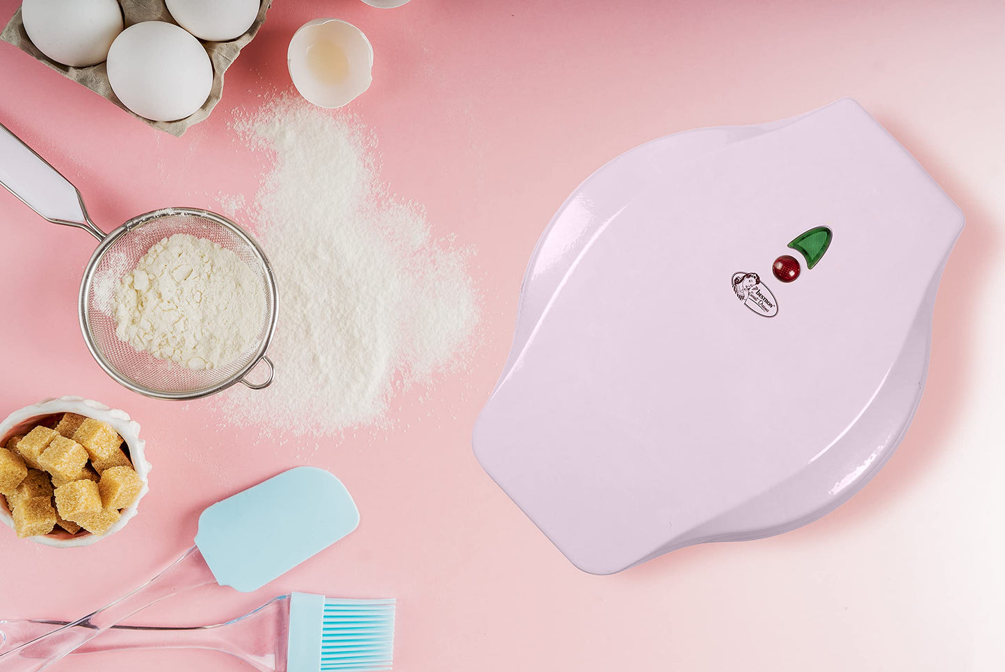 Bestron Mini-Waffeleisen für klassische Waffeln, kleiner Waffelmaker mit Antihaftbeschichtung, für Kindergeburtstage, Familienfeiern, Ostern oder Weihnachten, Retro Design, 550 Watt, Farbe: Rosa