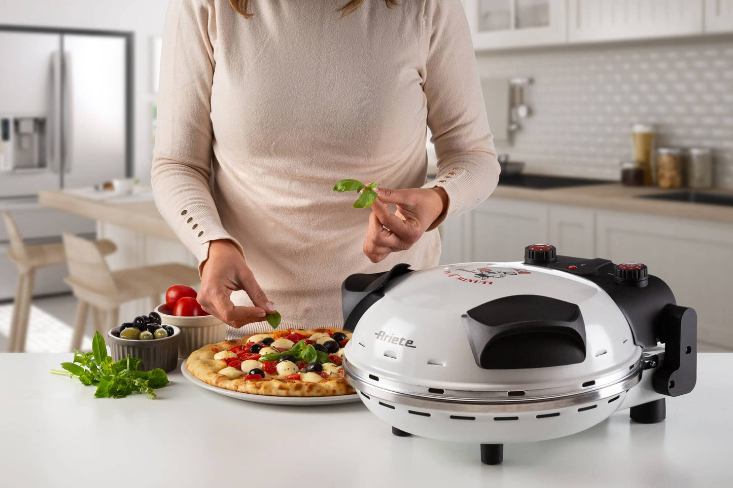 Ariete Pizzaofen 919, 4-Minuten-Pizza, Pizzaofen mit 5 Garstufen, Feuerfeste Platte zum Wiederaufwärmen, Holzbrettchen im Lieferumfang Enthalten, Max. Temperatur 400°C, 1200W, Rot