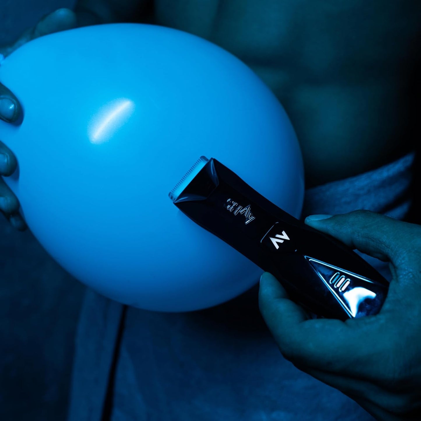 SHAV 2™ CutFree Intimrasierer für Männer Wasserdichter Elektrischer Trimmer Nass/Trocken Haarschneider mit Wechselbarem Keramikklingen-Modul, Bodygroomer für Intim und Körperhaar Männerpflege Rasierer