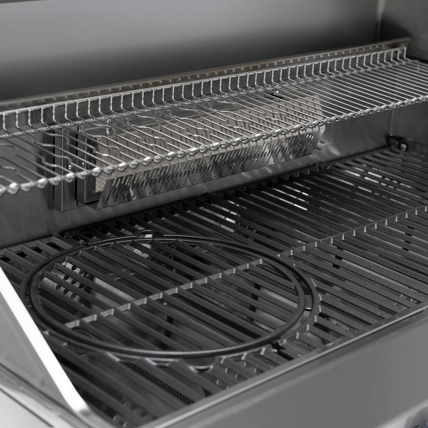 Taino Platinum Yamara Dark 6+2 Steel Gas Grill, 6 Burners, Ceramic Sear Burner, Ceramic Back Burner, Piezo Ignition, Cast Iron Cooking Grid