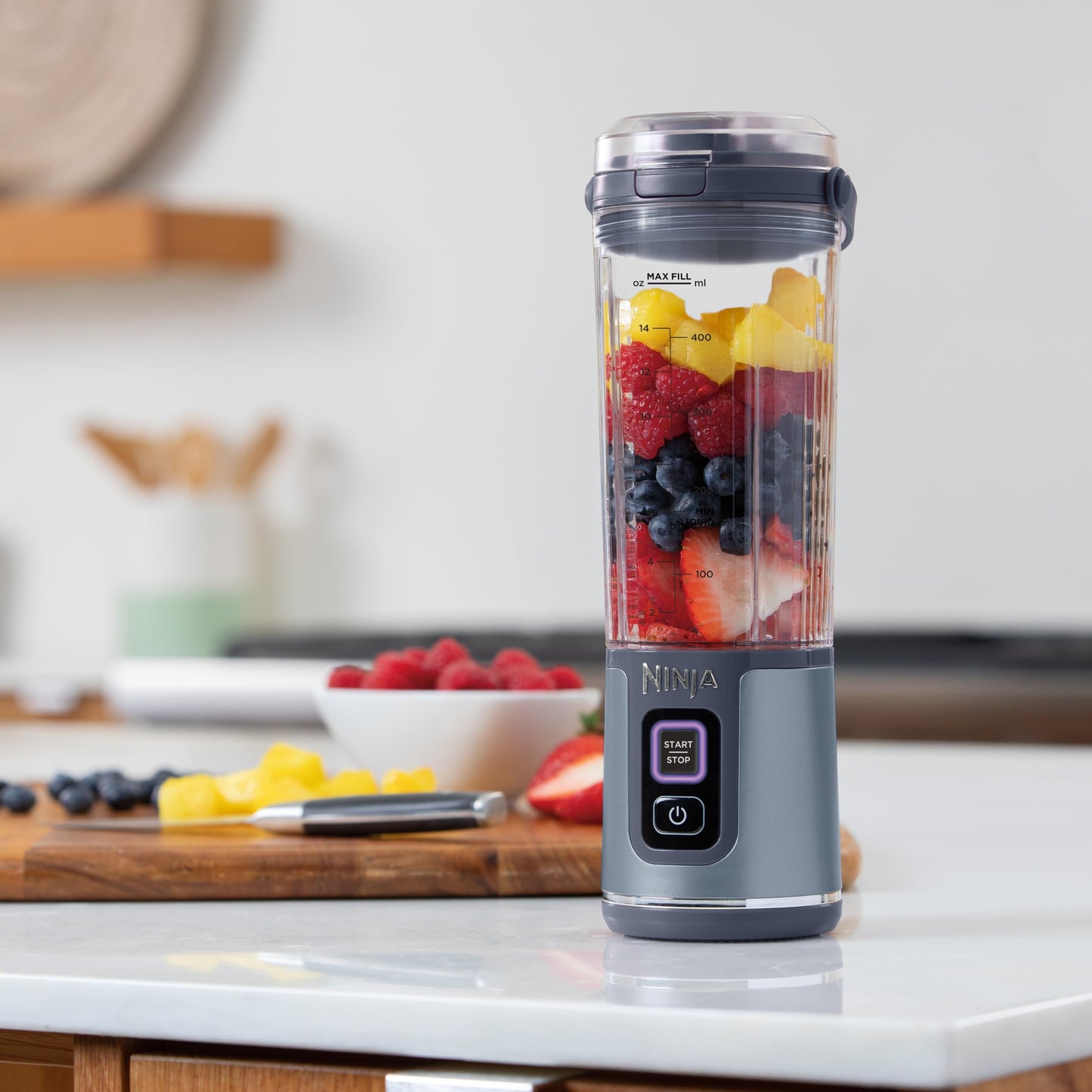 Ninja Blast Tragbarer Mixer / Blender / Smoothie Maker, 530ml Becher, Auslaufsicherer Deckel, Leistungsstarker Mini Standmixer, Kabellos & Wiederaufladbar, Zerkleinert Eis & Obst, Schwarz
