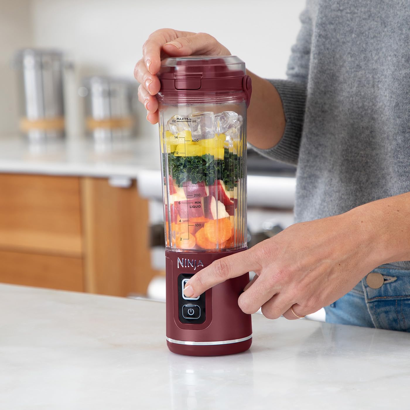 Ninja Blast Tragbarer Mixer / Blender / Smoothie Maker, 530ml Becher, Auslaufsicherer Deckel, Leistungsstarker Mini Standmixer, Kabellos & Wiederaufladbar, Zerkleinert Eis & Obst, Schwarz