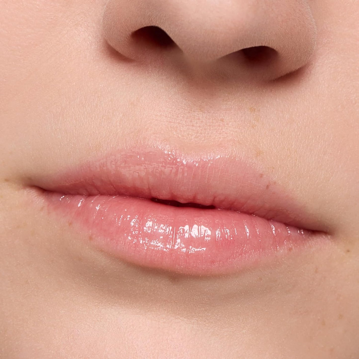 essence The Super Peptide Glossy Lip Treatment