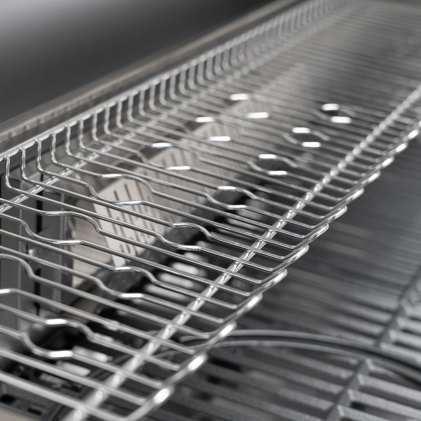 Taino Platinum Yamara Dark 6+2 Steel Gas Grill, 6 Burners, Ceramic Sear Burner, Ceramic Back Burner, Piezo Ignition, Cast Iron Cooking Grid