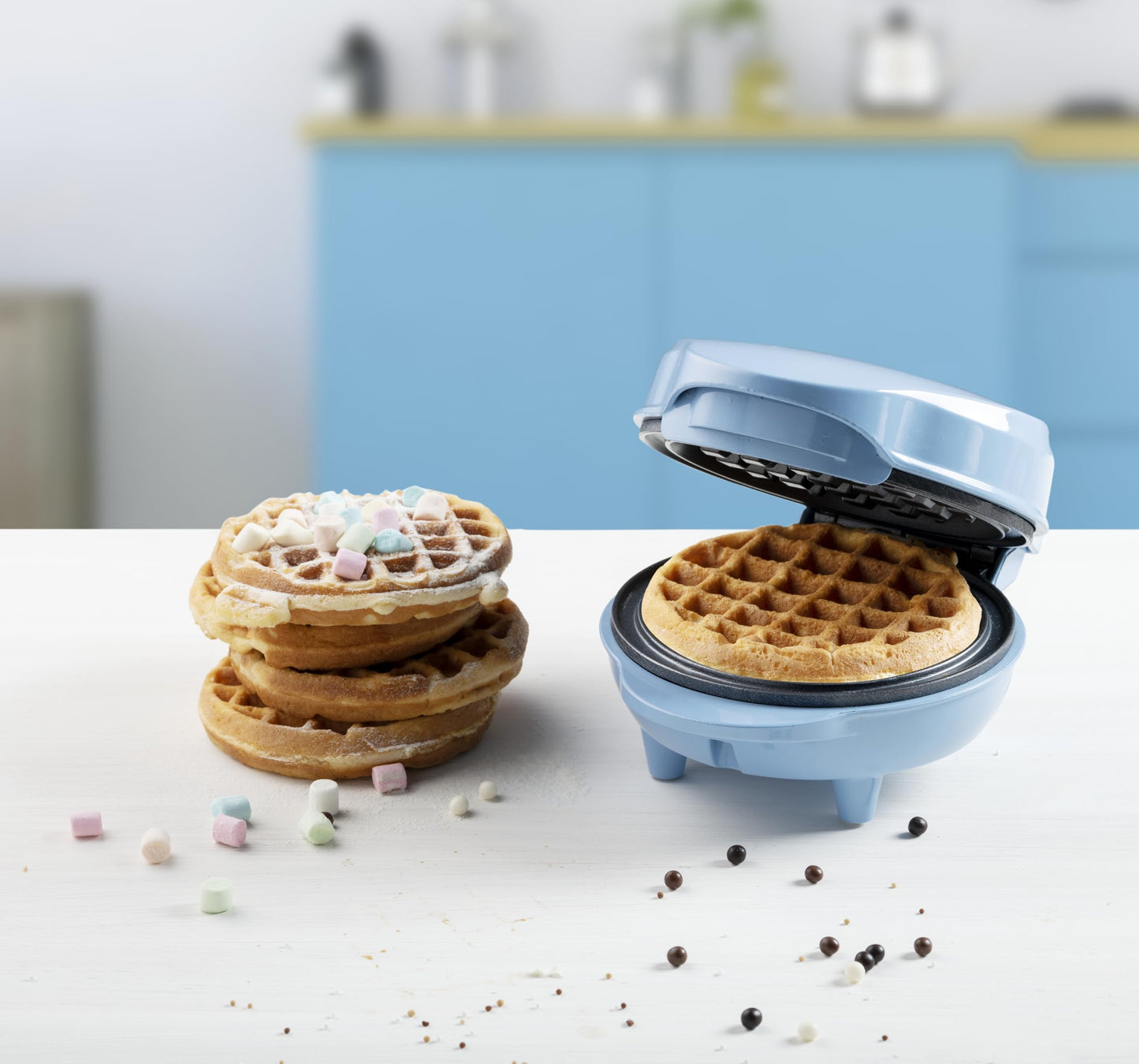 Bestron Mini-Waffeleisen für klassische Waffeln, kleiner Waffelmaker mit Antihaftbeschichtung, für Kindergeburtstage, Familienfeiern, Ostern oder Weihnachten, Retro Design, 550 Watt, Farbe: Rosa