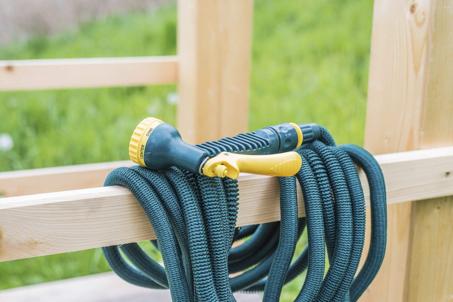 Steuber Flexibler Gartenschlauch Platinum GREEN mit 8 Sprühkopf-Funktionen, 8,3m, TÜV Süd Siegel, mit Innen- & Außenadapter