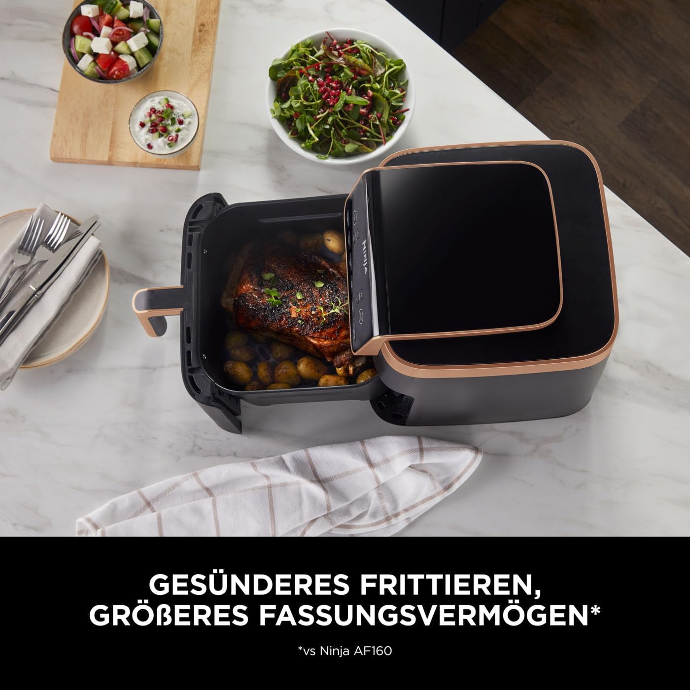 Ninja Heißluftfritteuse MAX PRO, 6,2 L, ölfrei, große Schublade, Rösten, Backen, Air Fry, Antihaftbeschichtet, Spülmaschinenfester Korb & Crisper Gittereinsatz, Silikonzange, Schwarz/Kupfer, AF180EUCP