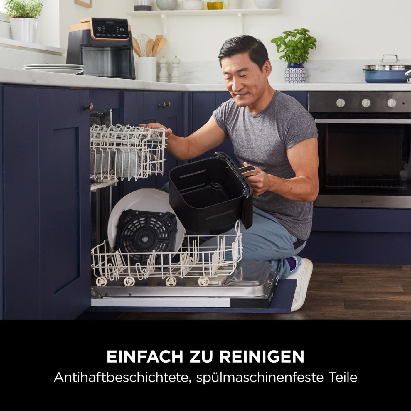 Ninja Heißluftfritteuse MAX PRO, 6,2 L, ölfrei, große Schublade, Rösten, Backen, Air Fry, Antihaftbeschichtet, Spülmaschinenfester Korb & Crisper Gittereinsatz, Silikonzange, Schwarz/Kupfer, AF180EUCP