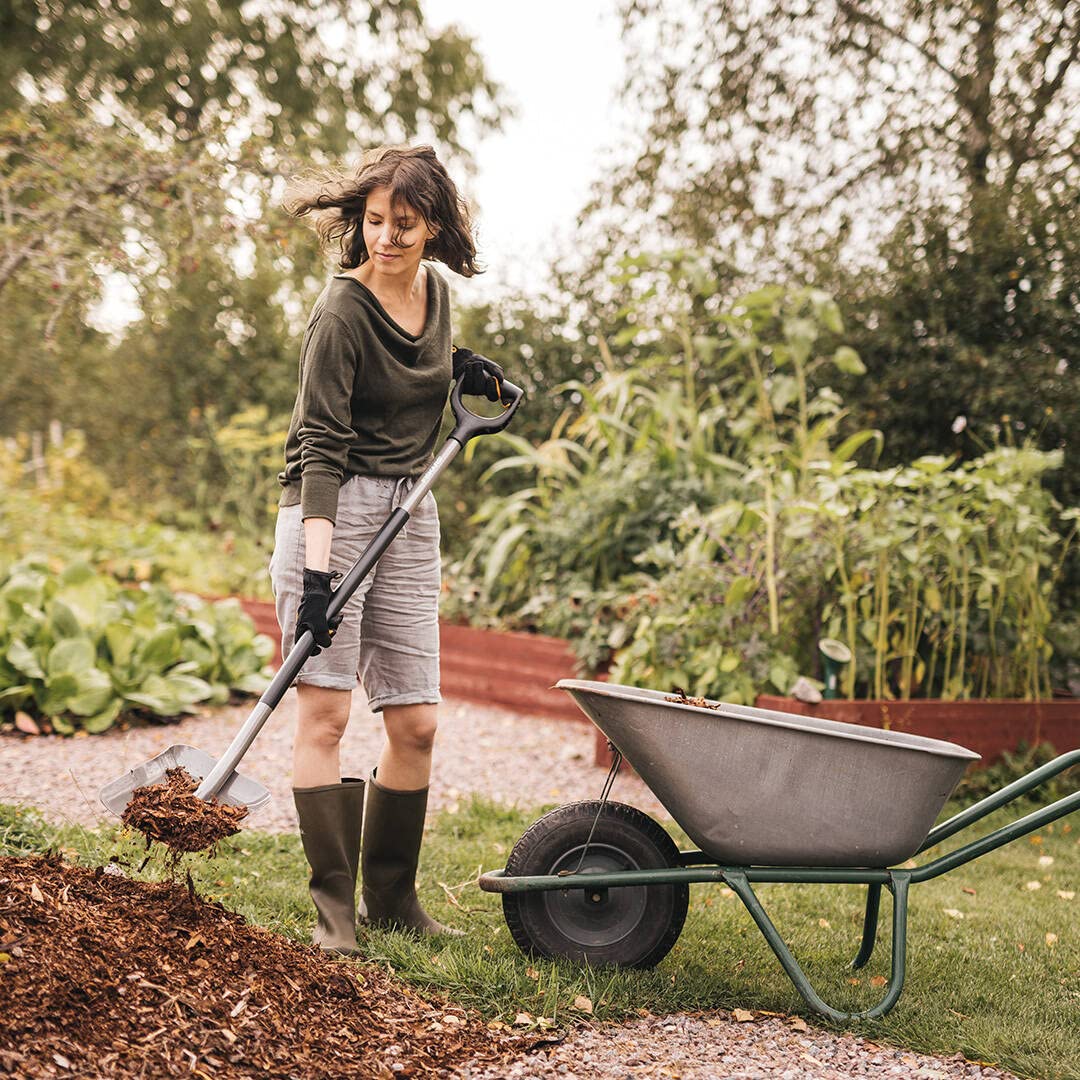 Fiskars Gärtnerspaten, Spitz, Spaten für harte, steinige Böden, Länge: 125 cm, Hochwertiger Borstahl, Grau/Schwarz, Ergonomic, 1070639