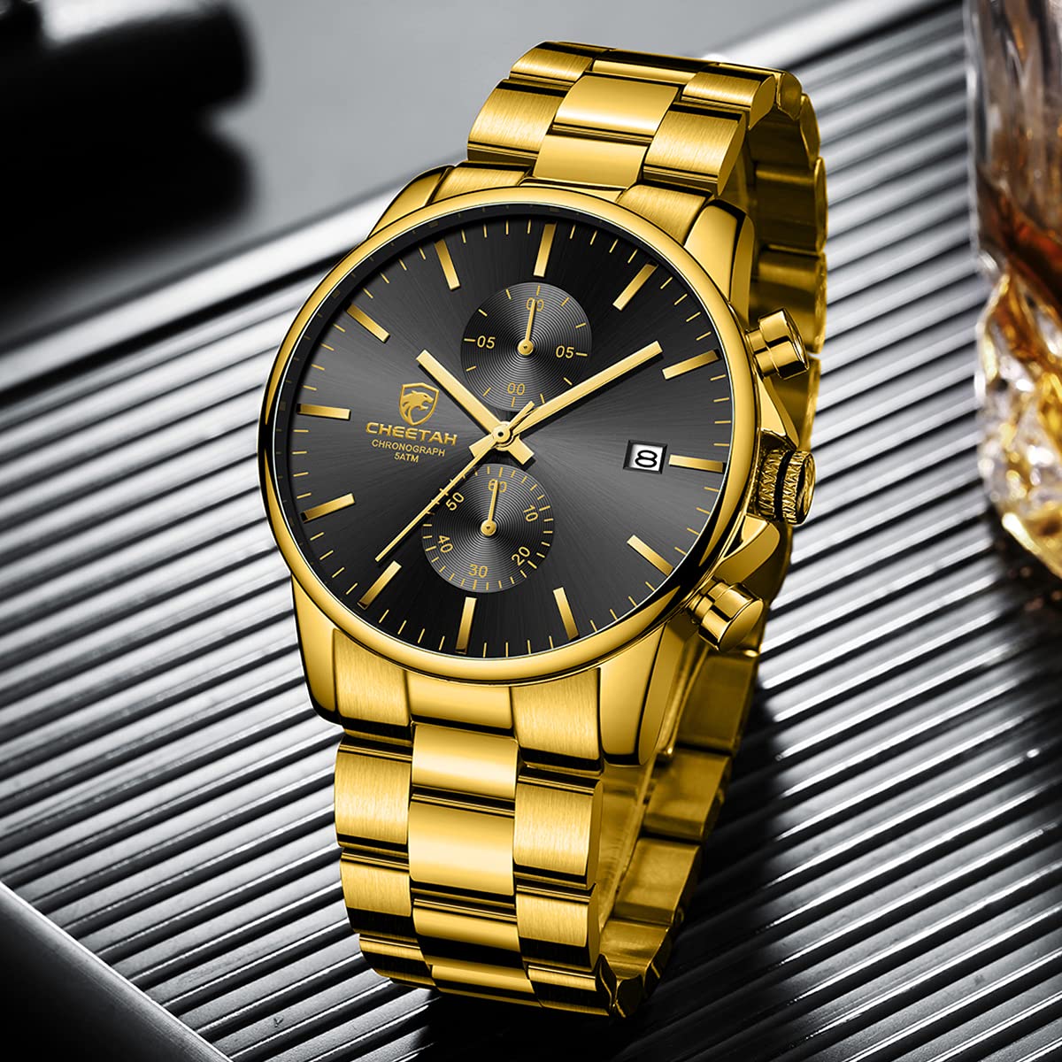 Herrenuhren mit lässiger wasserdichter Chronographen Quarzuhr aus Edelstahl und Metall, Auto Date in farbenfrohen Zeigern