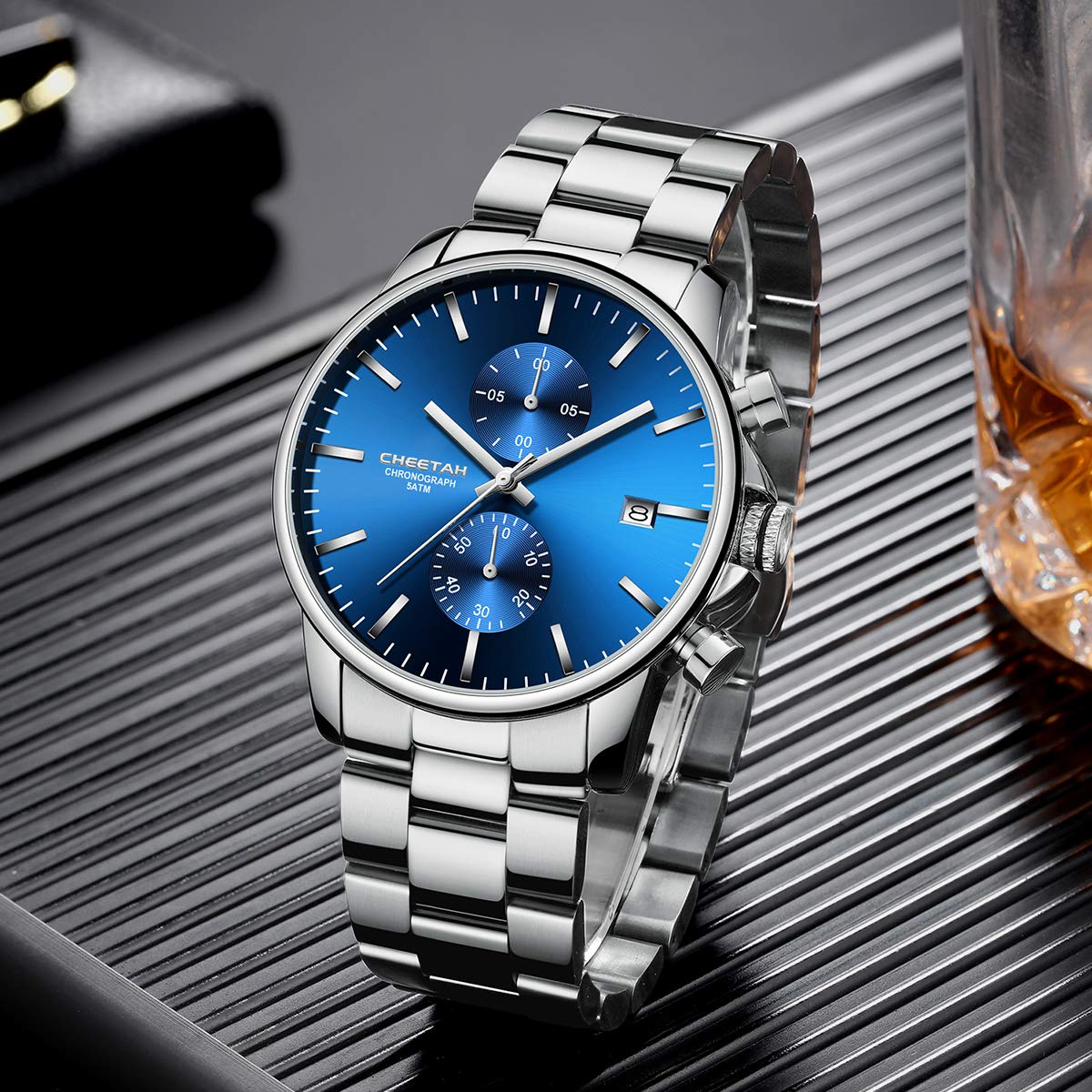 Herrenuhren mit lässiger wasserdichter Chronographen Quarzuhr aus Edelstahl und Metall, Auto Date in farbenfrohen Zeigern