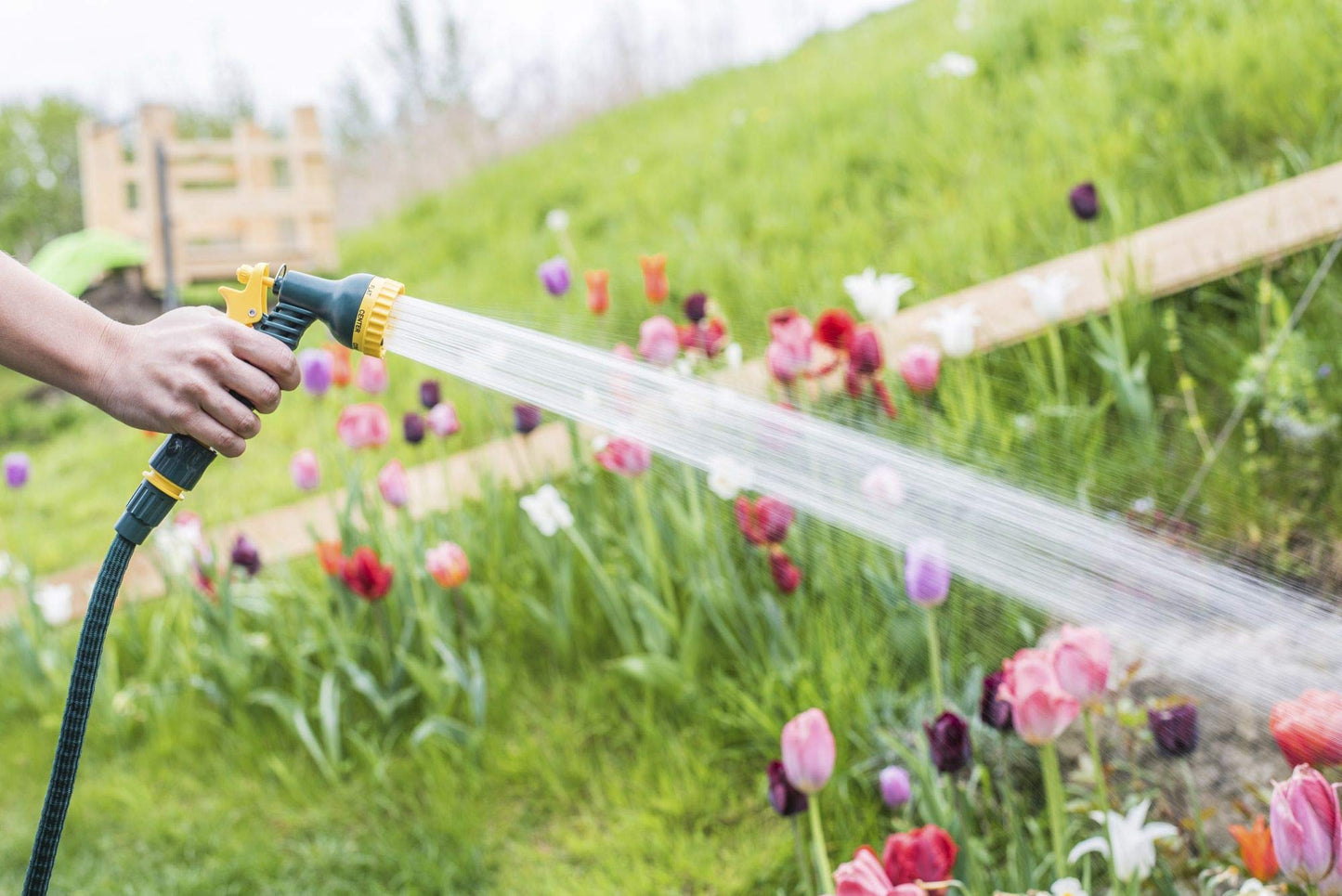 Steuber Flexibler Gartenschlauch Platinum GREEN mit 8 Sprühkopf-Funktionen, 8,3m, TÜV Süd Siegel, mit Innen- & Außenadapter