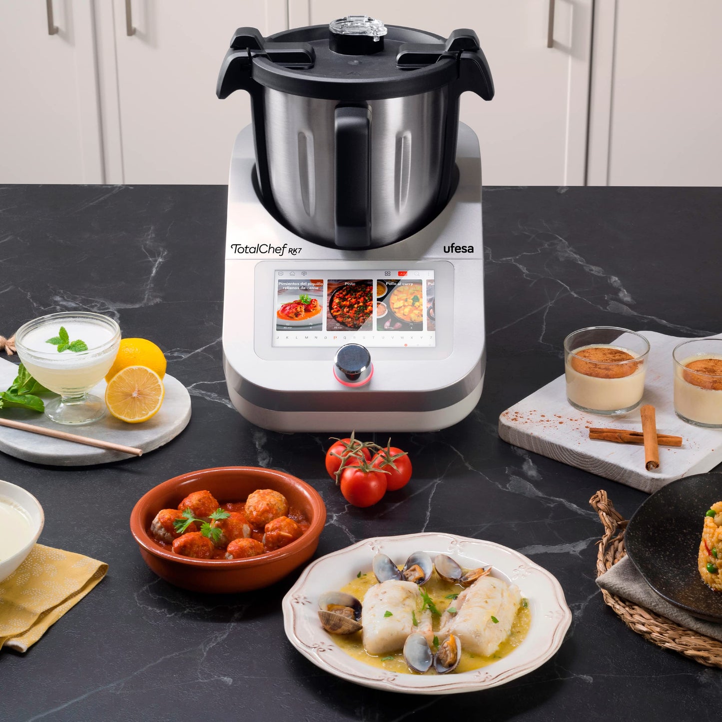 Ufesa TotalChef RK7 Küchenmaschine mit WLAN, Multifunktions Küchenroboter mit Kochfunktion, Kochroboter 30 Funktionen, 4.5L, 7-Zoll-Touchscreen, Interaktives Rezeptbuch, Silber / Weiss