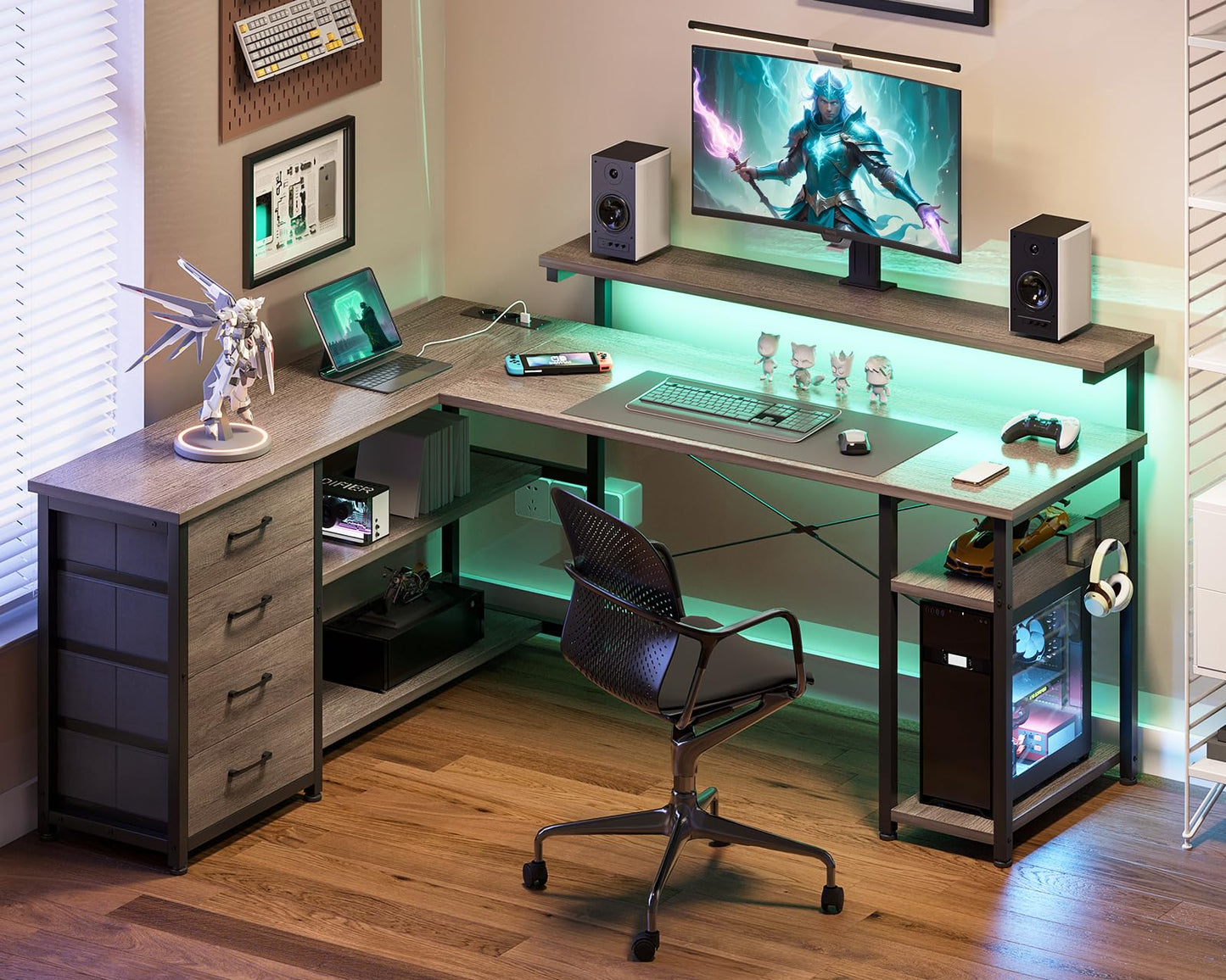 ODK Schreibtisch mit Schubladen, Reversible Eckschreibtisch mit 2 Steckdosen und 2 USB Ladeanschluss, Bürotisch L Form mit LED für Home Office 135×110cm (Schwarz)