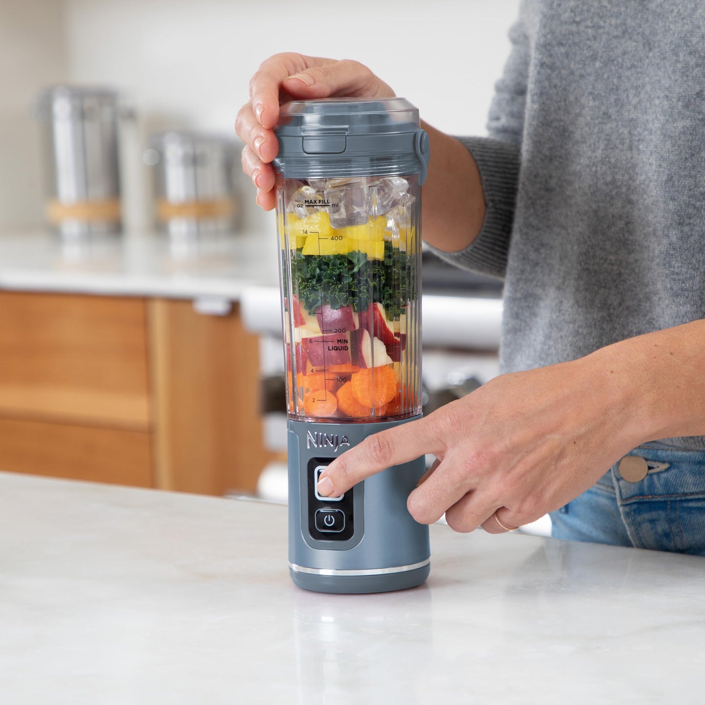 Ninja Blast Tragbarer Mixer / Blender / Smoothie Maker, 530ml Becher, Auslaufsicherer Deckel, Leistungsstarker Mini Standmixer, Kabellos & Wiederaufladbar, Zerkleinert Eis & Obst, Schwarz