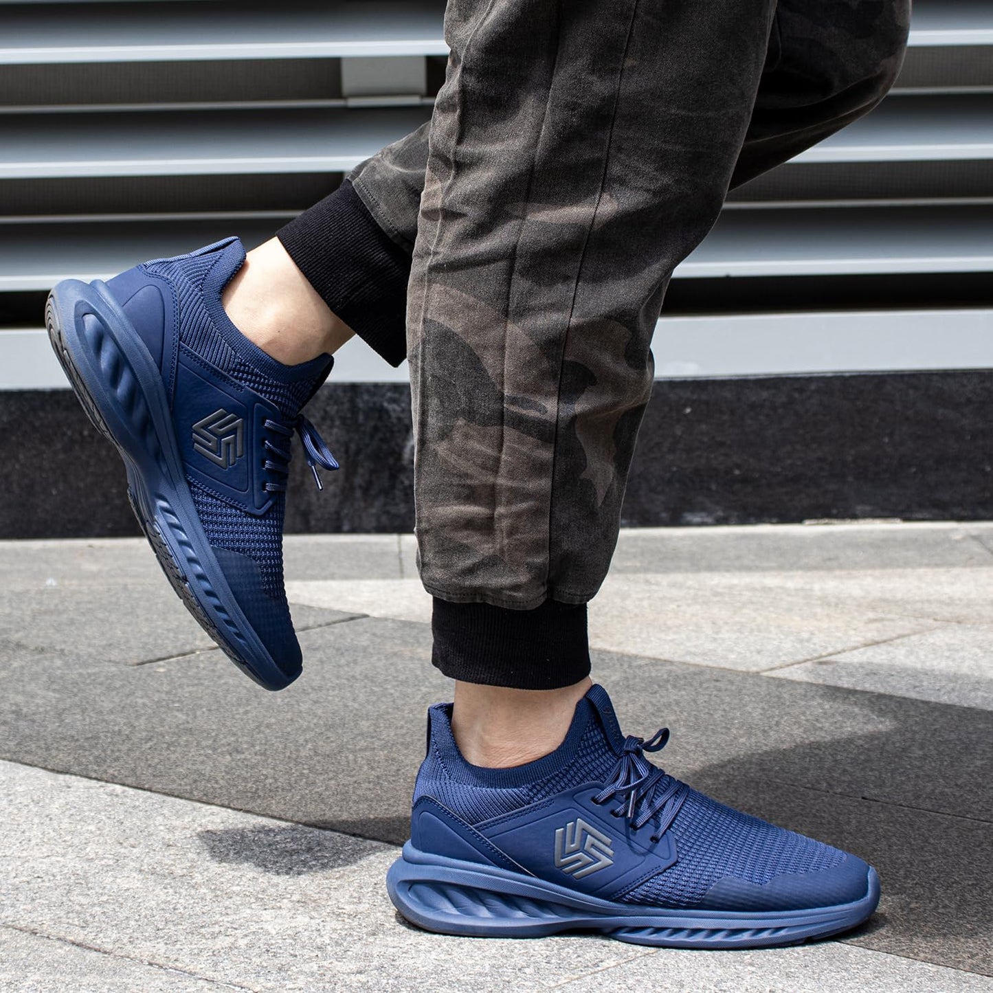 Men’s Running Sneakers – Lightweight and Breathable Sports Shoes