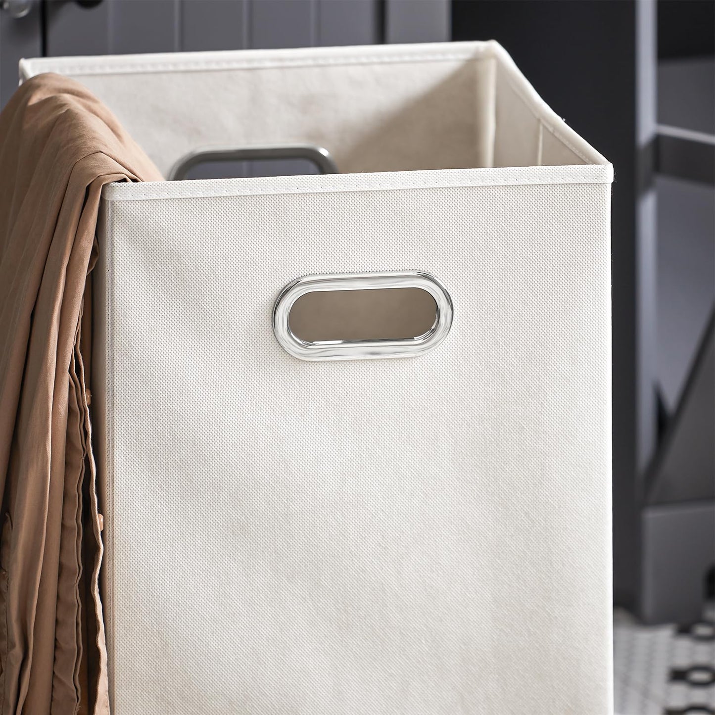 SoBuy Badezimmerschrank mit Wäschekorb Schmaler Badschrank Hoch Badregal Stehend mit 6 Ablagen und 2 Schubladen Wäscheschrank Schmal für Badezimmer Nische Weiß 60x37x171 cm BZR104-W