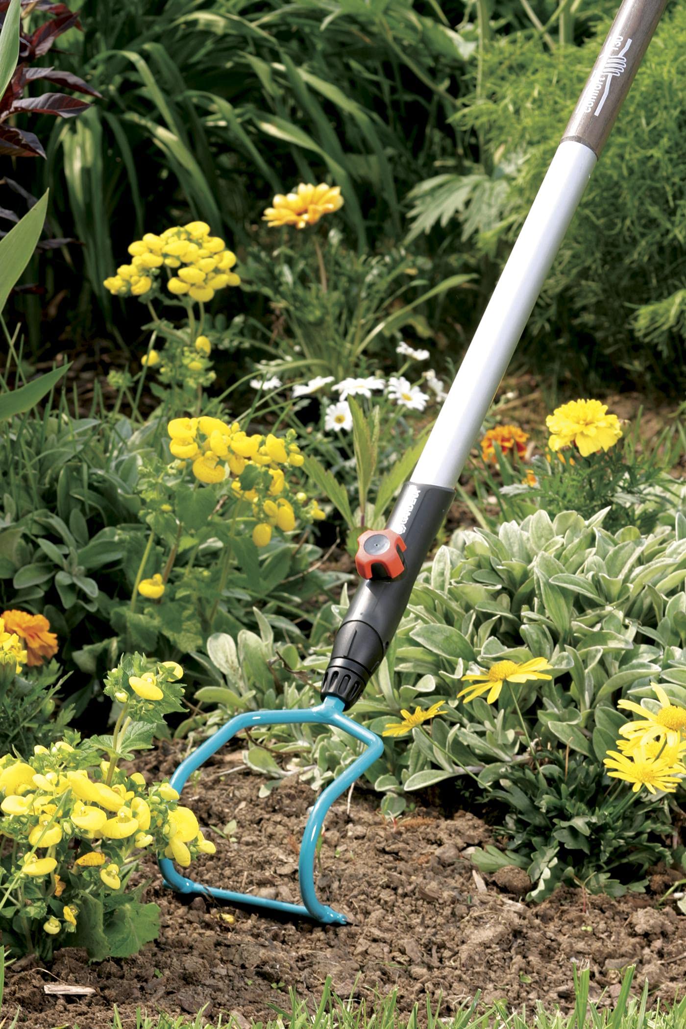 Gardena combisystem-Rübenhacke: Gartenhacke zum Jäten und Hacken von Unkraut, 8 cm Arbeitsbreite, aus Qualitätsstahl, rostfreies Edelstahlblatt, passend zu Allen combisystem-Stielen (3180-20)