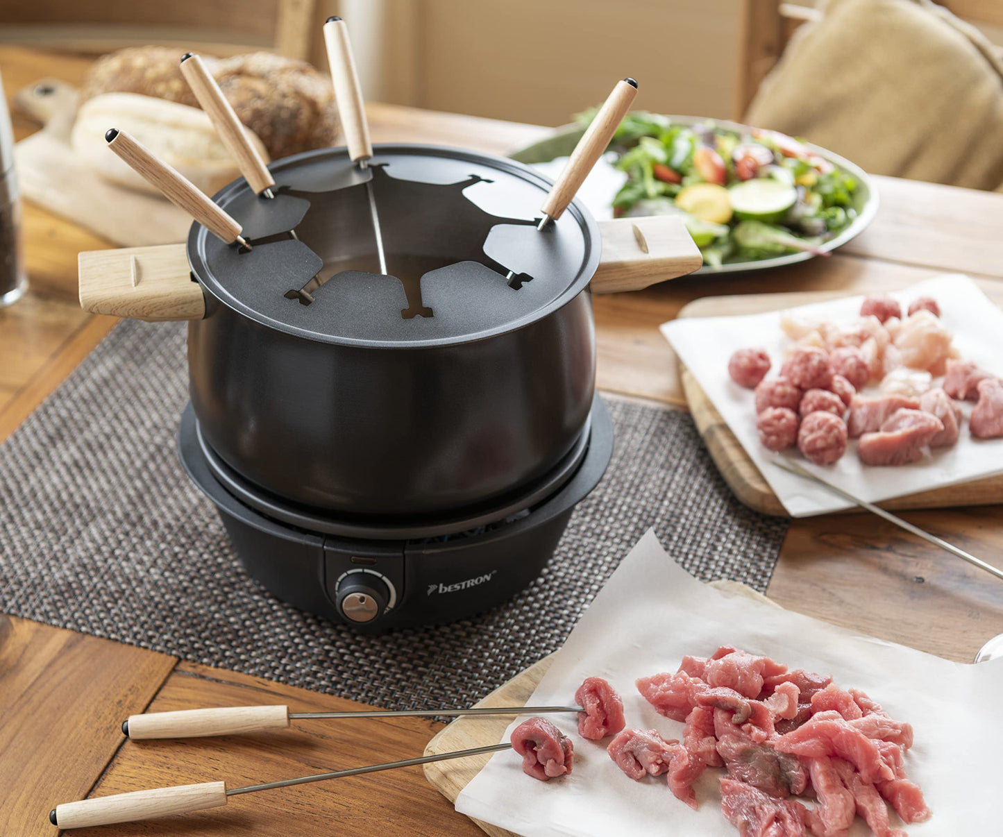 Bestron elektrische Fondue Set für bis zu 8 Personen, mit 8x Fonduegabeln & stufenlosen Thermostat, inkl. Spritzschutz, Farbe: Kupfer