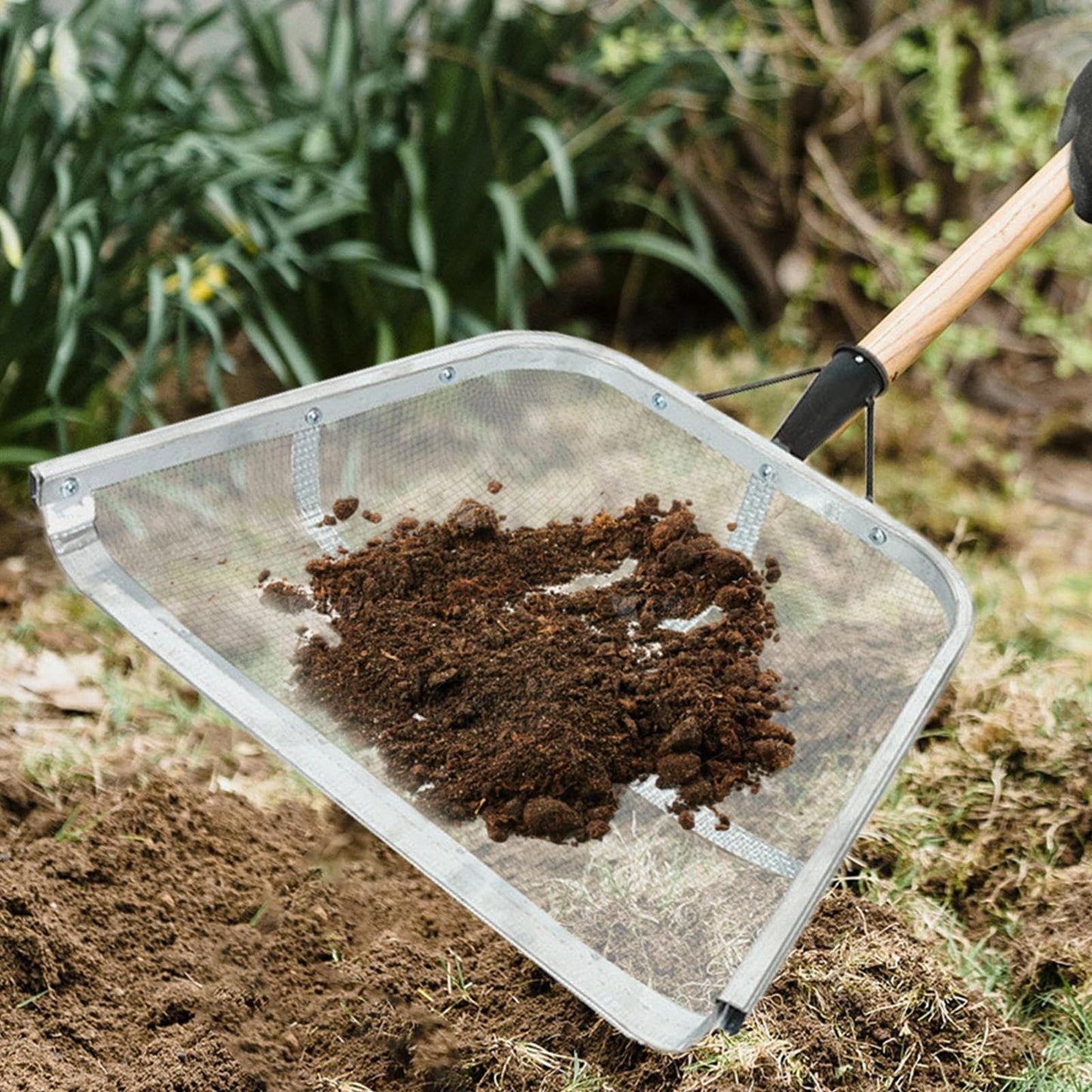 Sandsieb-Schaufel, Gartensandsieb, Gartengerät, groß, 43 x 33 cm, leicht und ergonomisch, griffiger Griff, effizientes Sieb zum Sieben von Boden, Pflanzen, Jäten