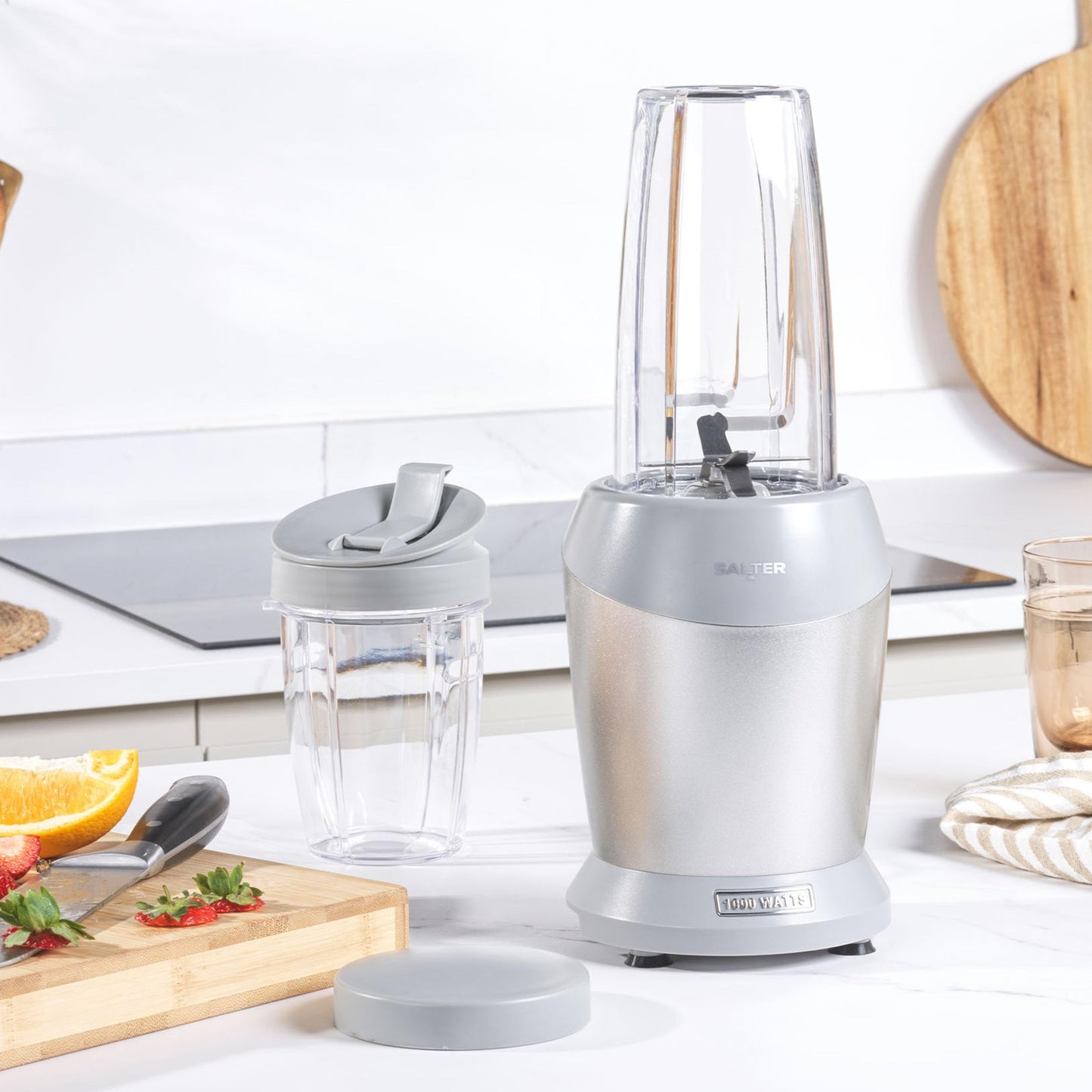 Salter Aspen NutriPro Mini Smoothie Maker, ideal für Protein Shakes, Säfte und Cocktails, Kompakter Mixer mit 1L Mixbehälter, 800ml BPA-frei To-Go Becher, 1000W Leistung, inkl. Aufbewahrungsdeckel