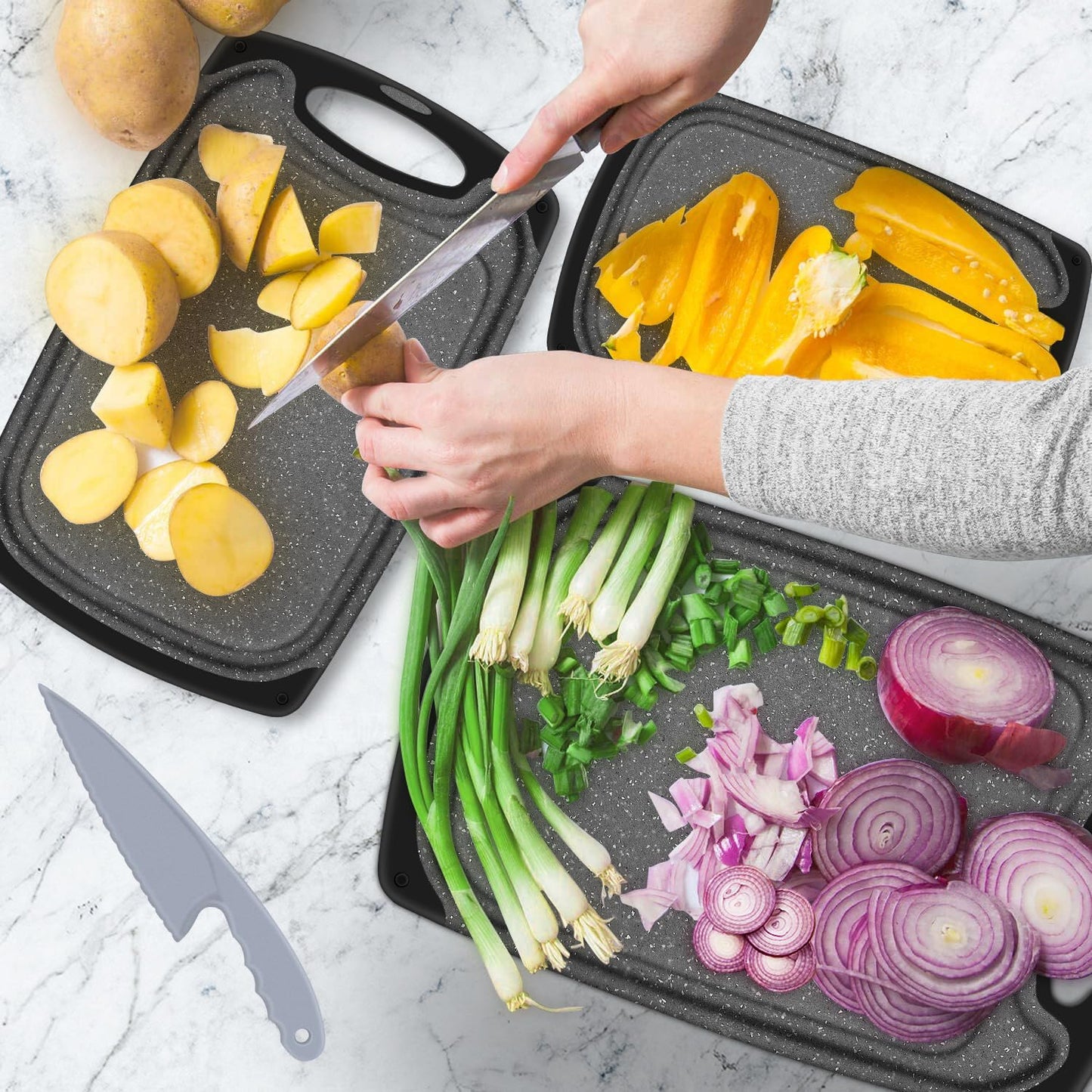 SHURFFY Schneidebrett Kunststoff mit Saftrillen und Rutschfeste Griffe Professionelles Schneidebrett Set, 3 Stücke Cutting Board, BPA-Free, Spülmaschinenfest Küchenbrett