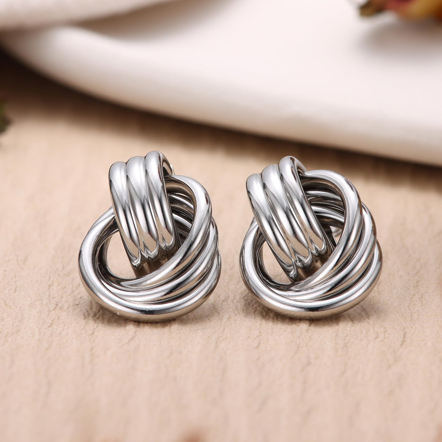 Dochais Knot Drop Earrings