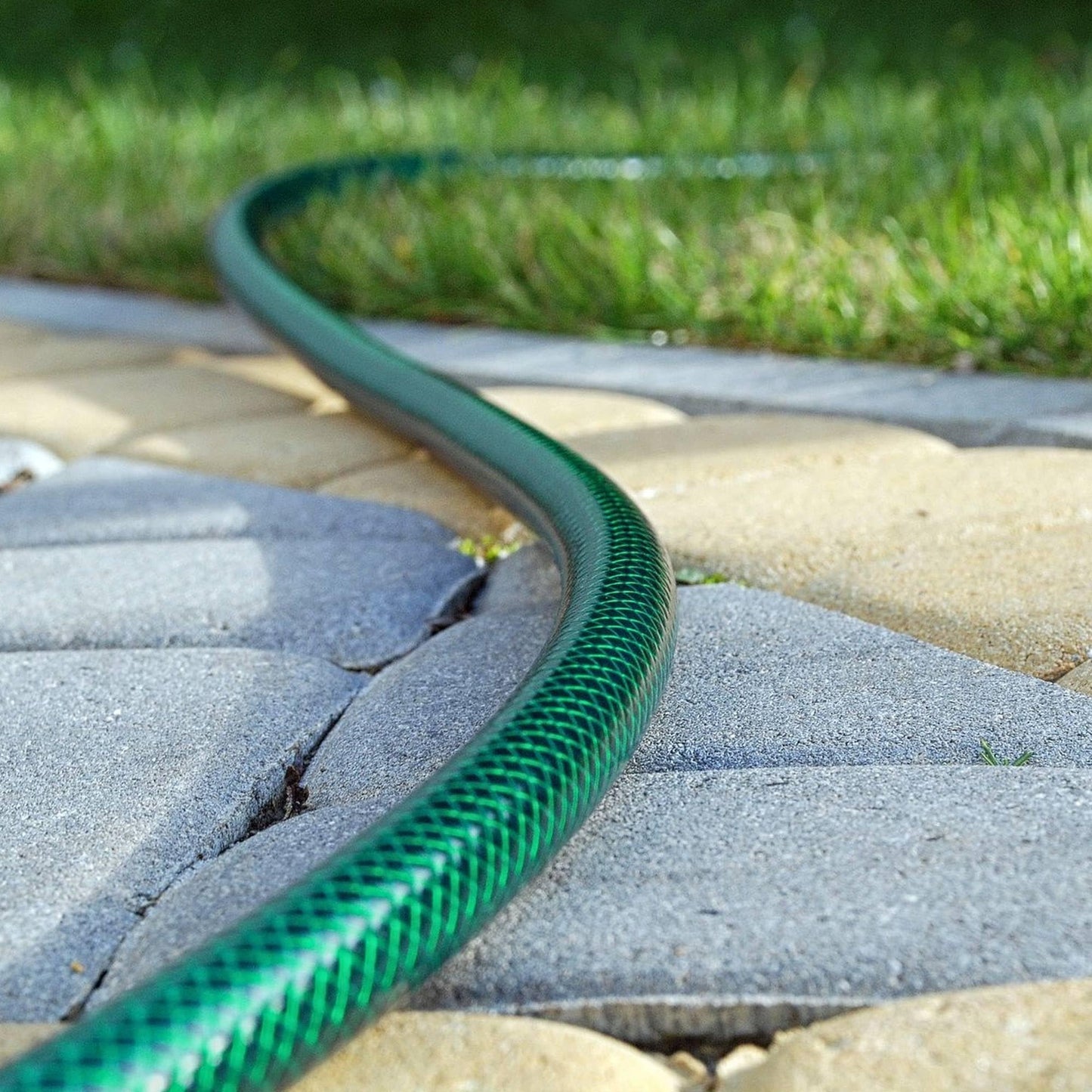 Cellfast 10-002 Gartenschlauch ECONOMIC Elastisch und flexibel 3-lagiger Wasserschlauch aus Polyesterkreuzgewebe, UV-Strahlen- und Algenablagerungbeständig 20 bar Berstdruck, 30m, 44198 zoll, -10 2