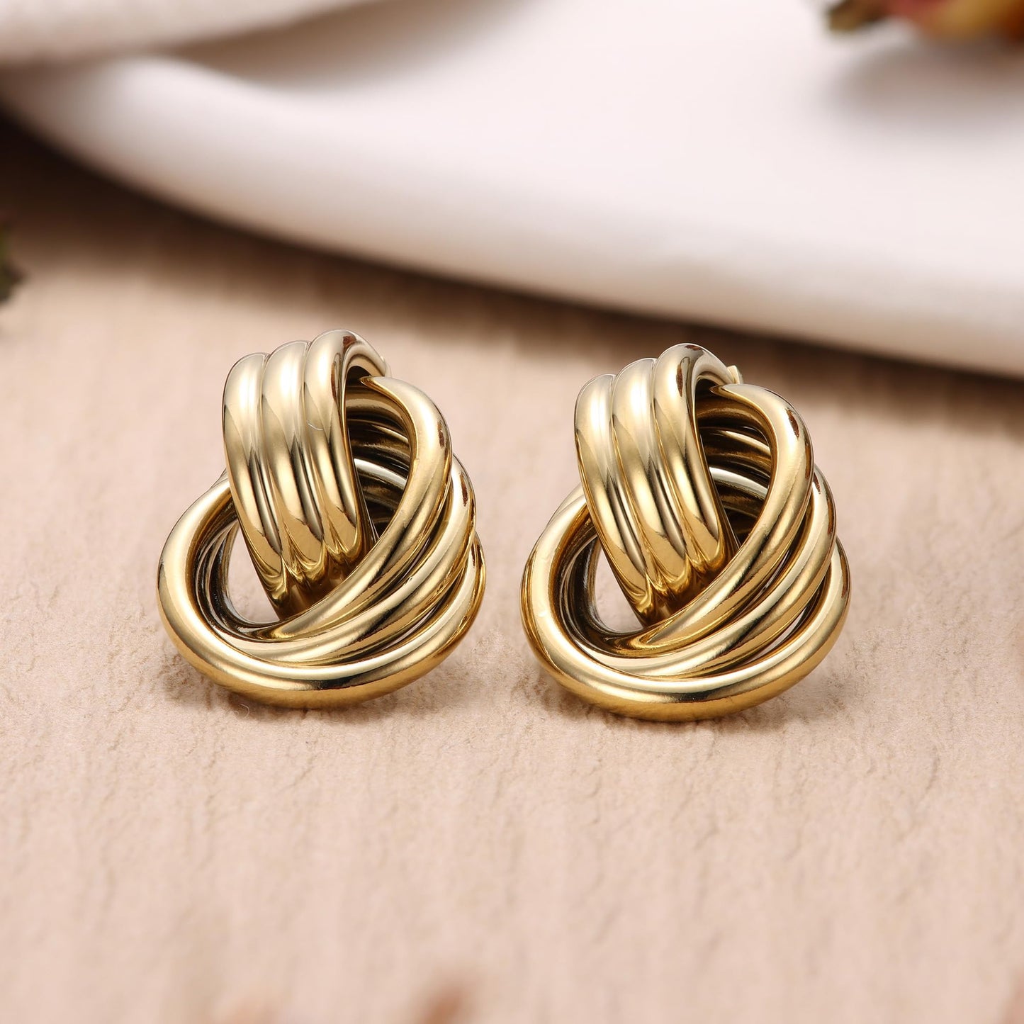 Dochais Knot Drop Earrings